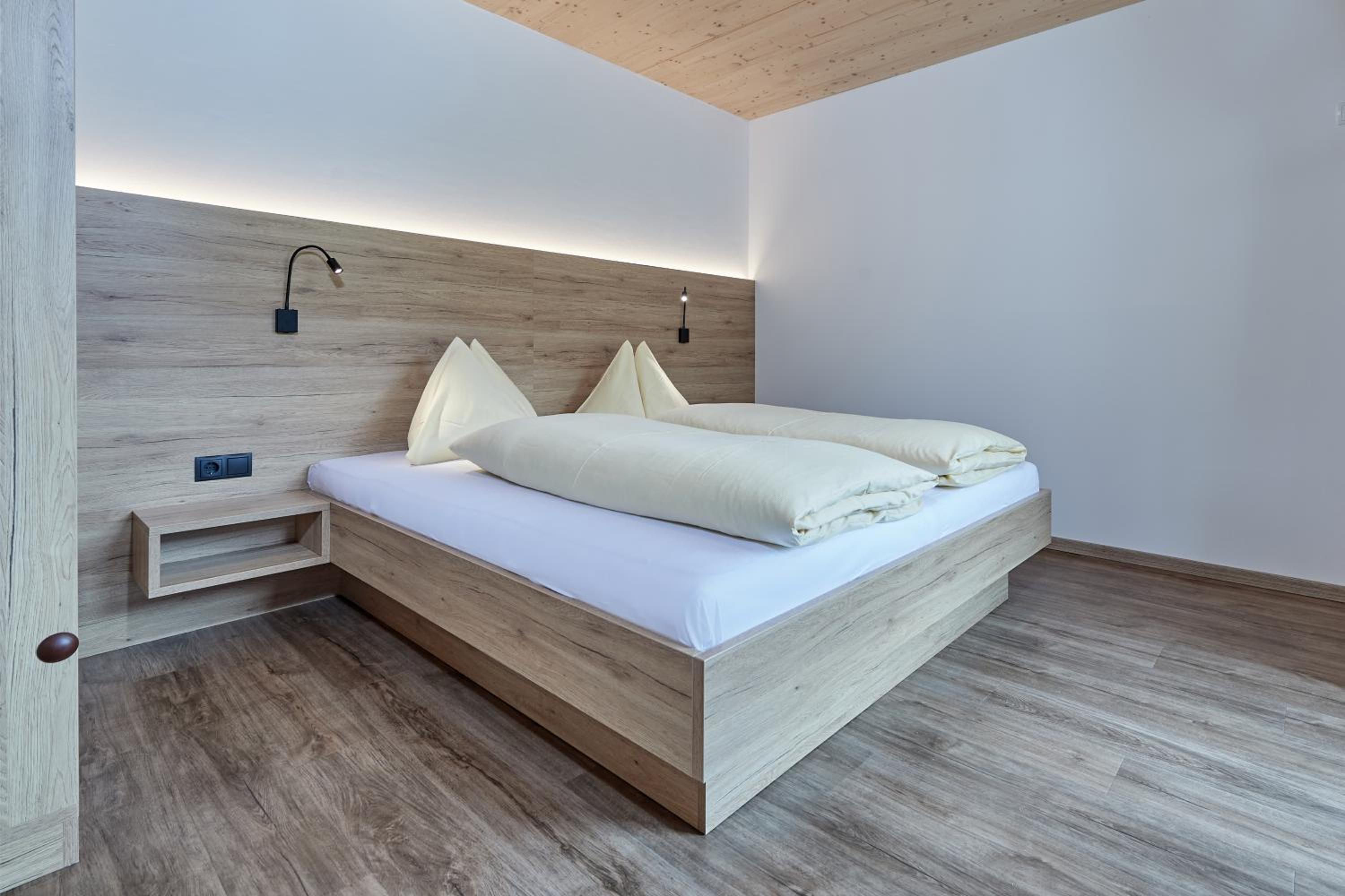 Three-Bedroom Apartment with Balcony photo 1