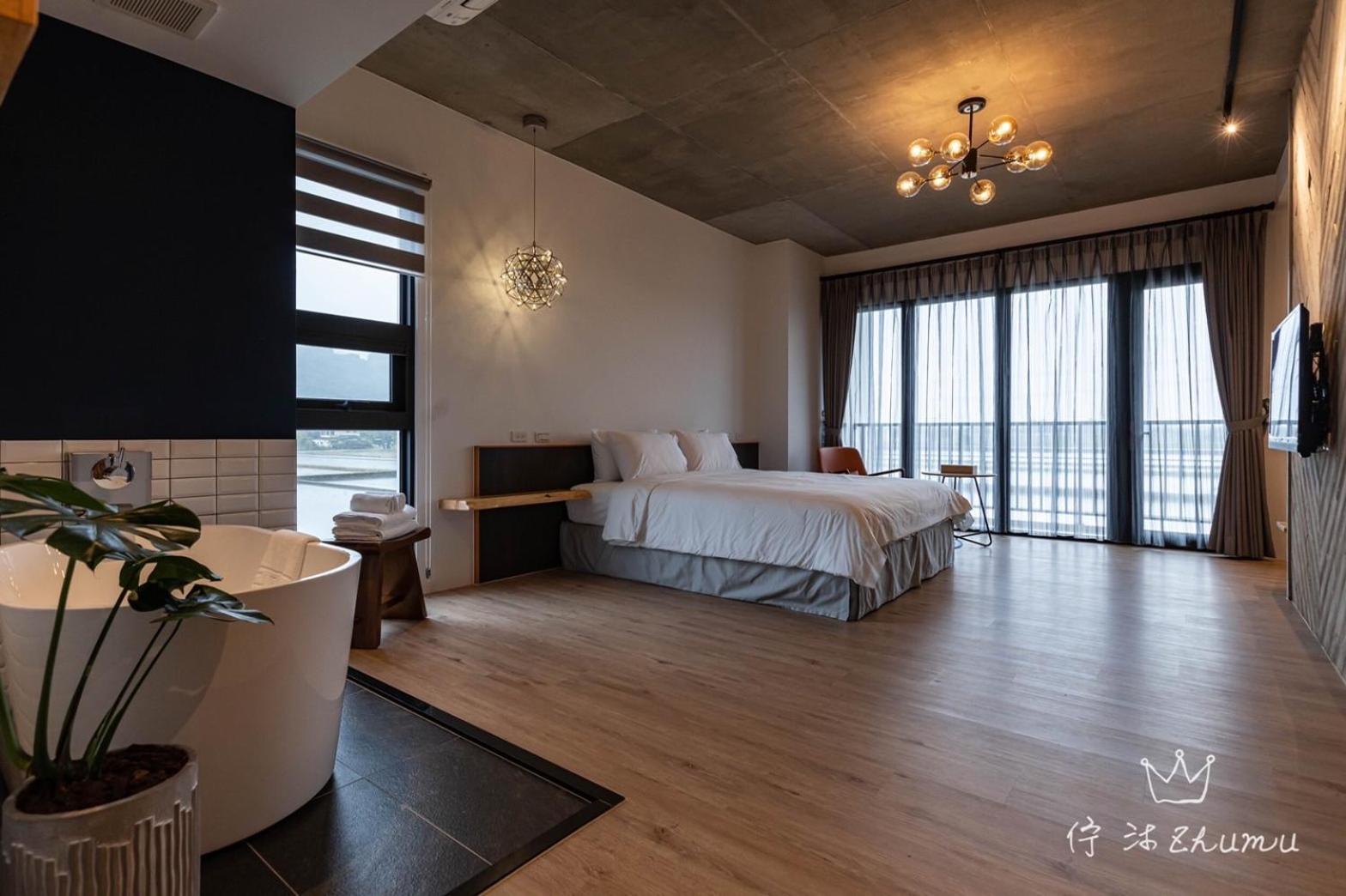 Queen Room with Balcony photo 1