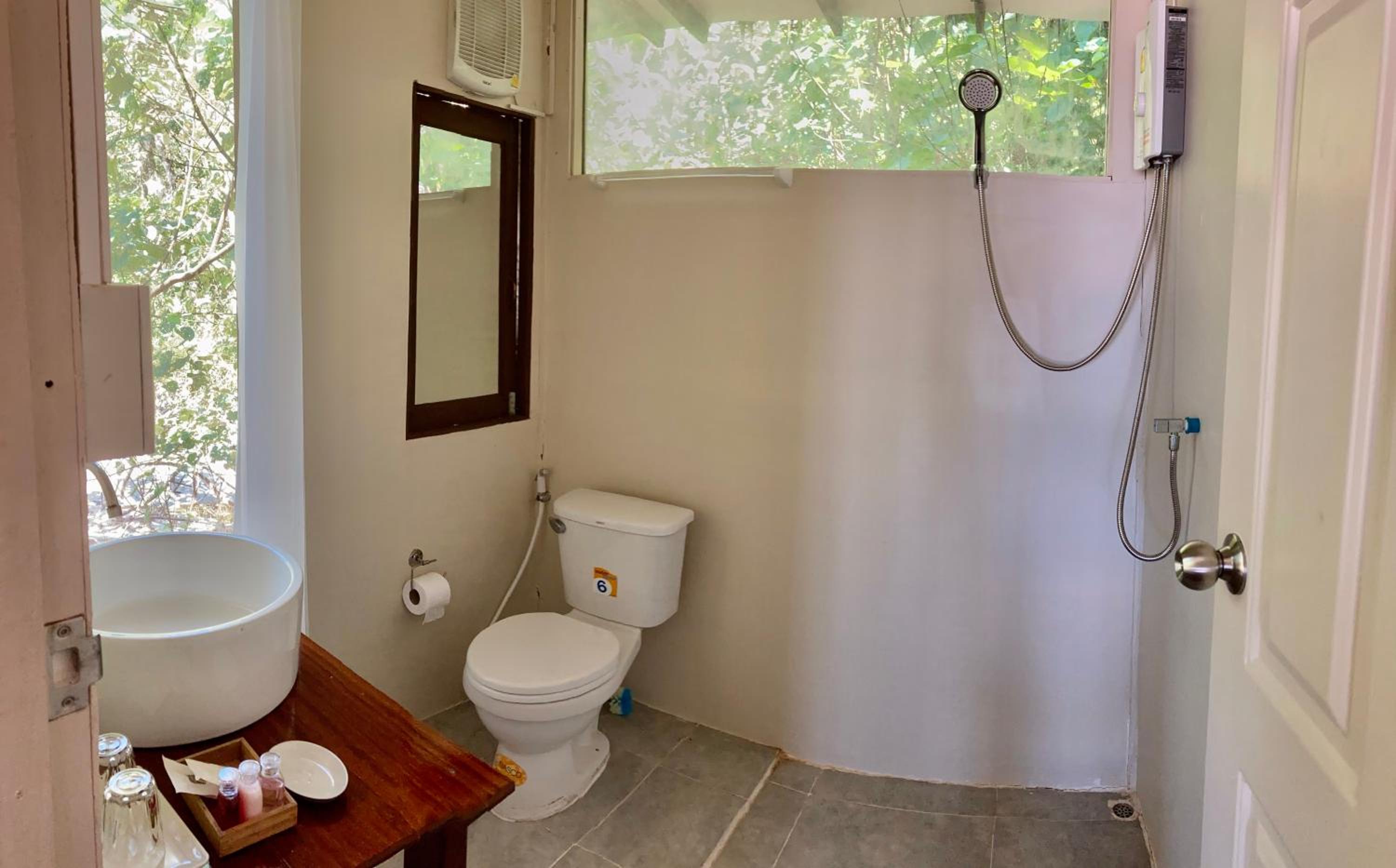 Deluxe Queen Room - Beach Front photo 2