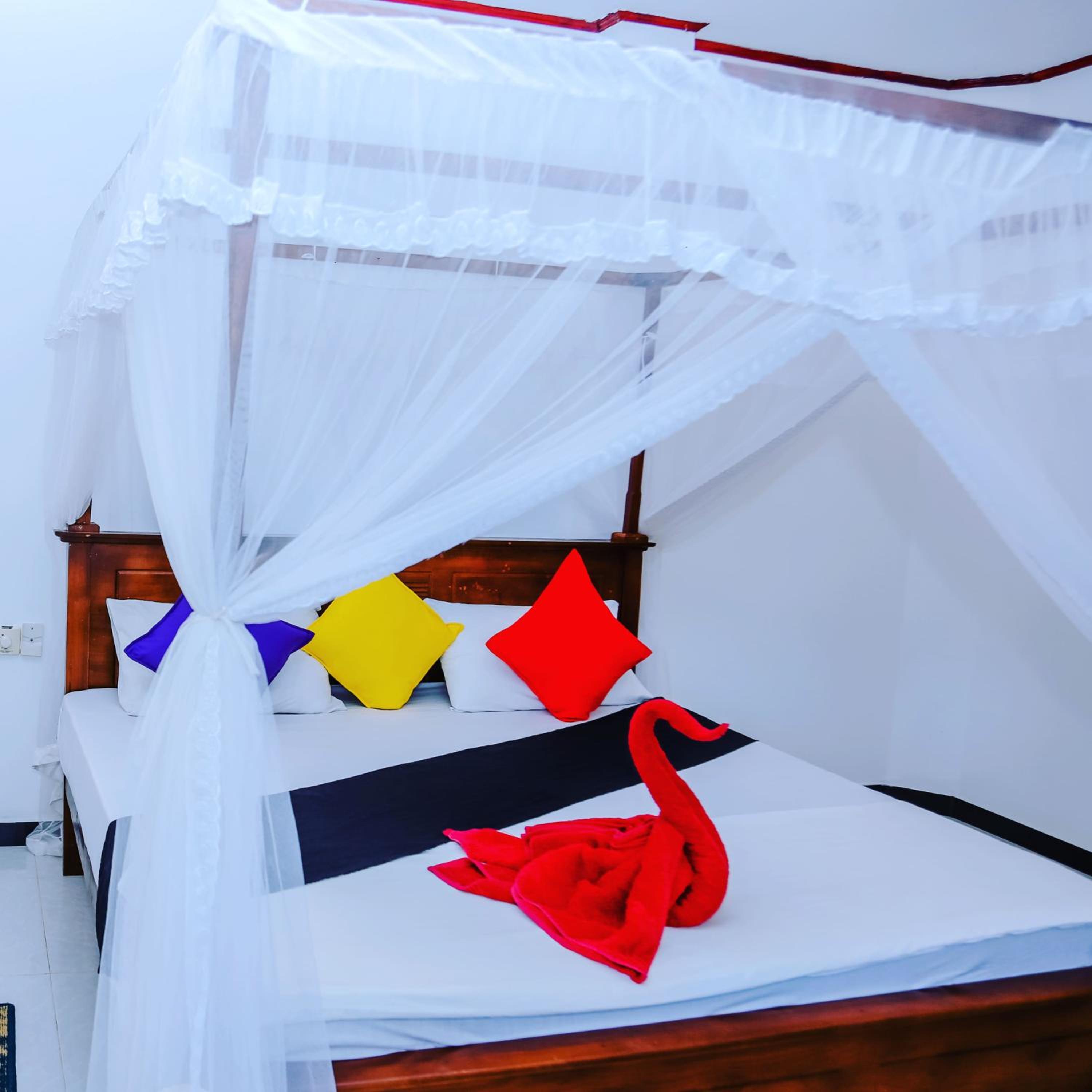 Deluxe Double Room with Side Sea View