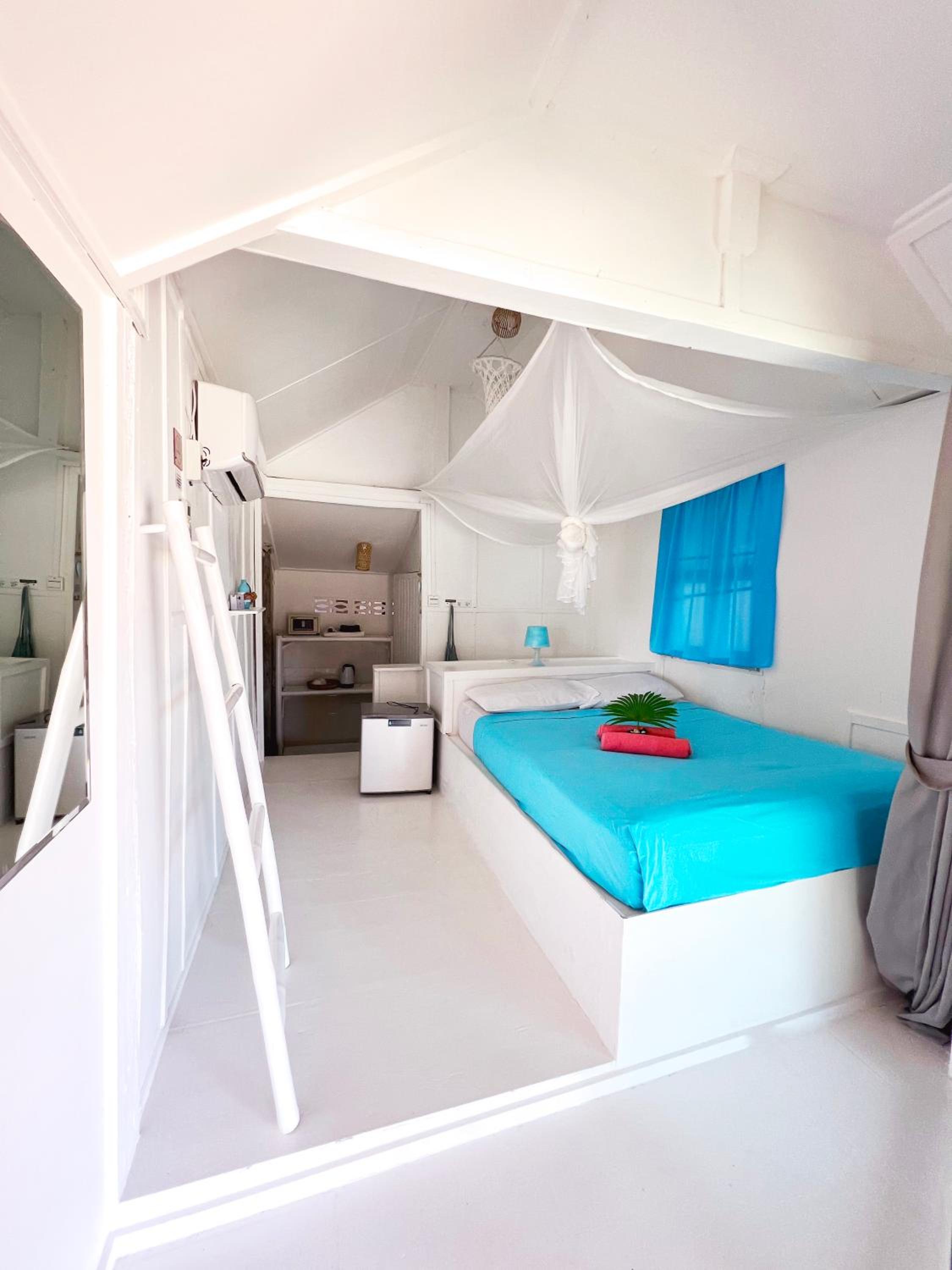 Bungalow with Sea View - Photo 1