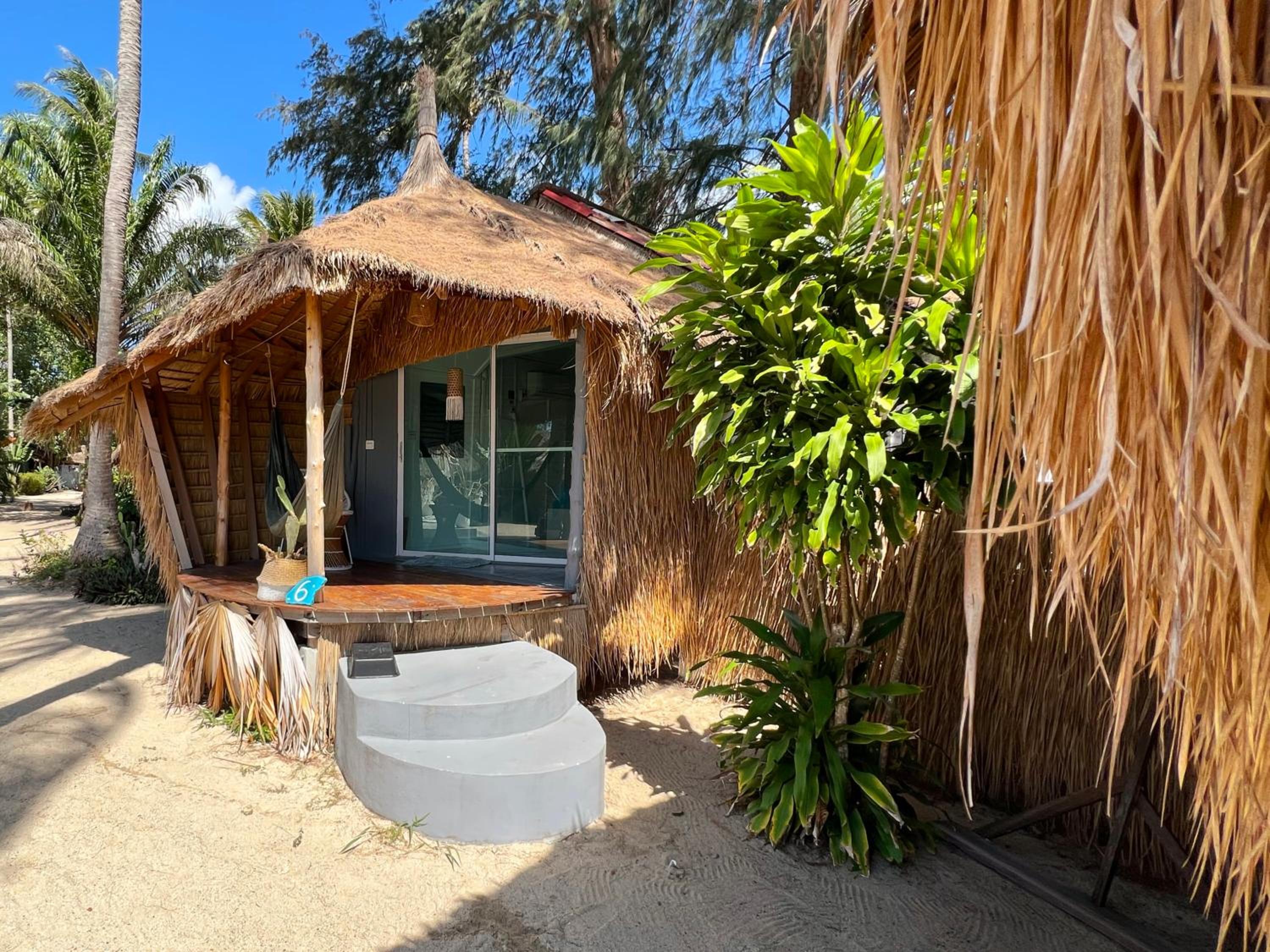 Bungalow with Sea View - Photo 2