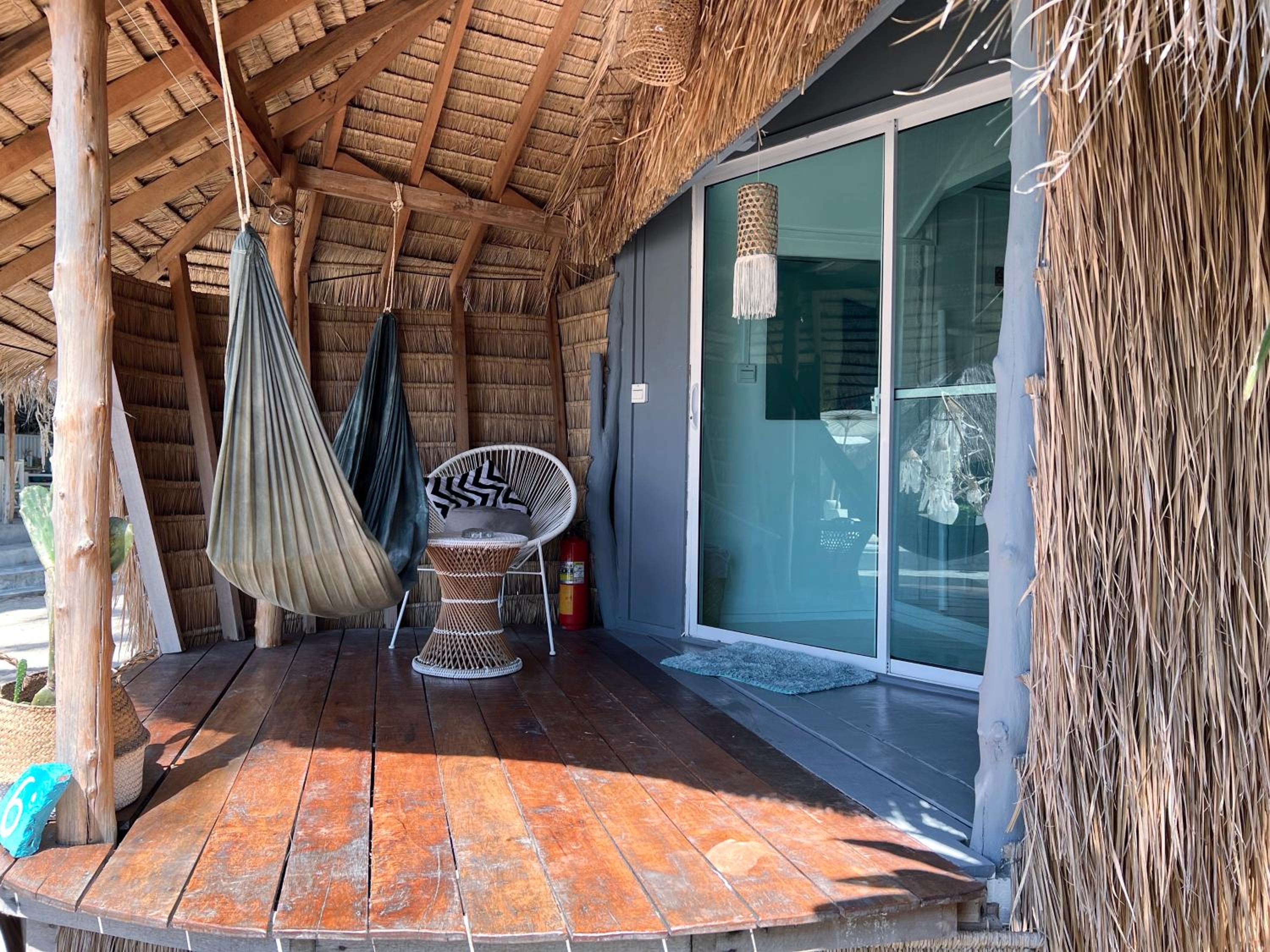 Bungalow with Sea View - Photo 4