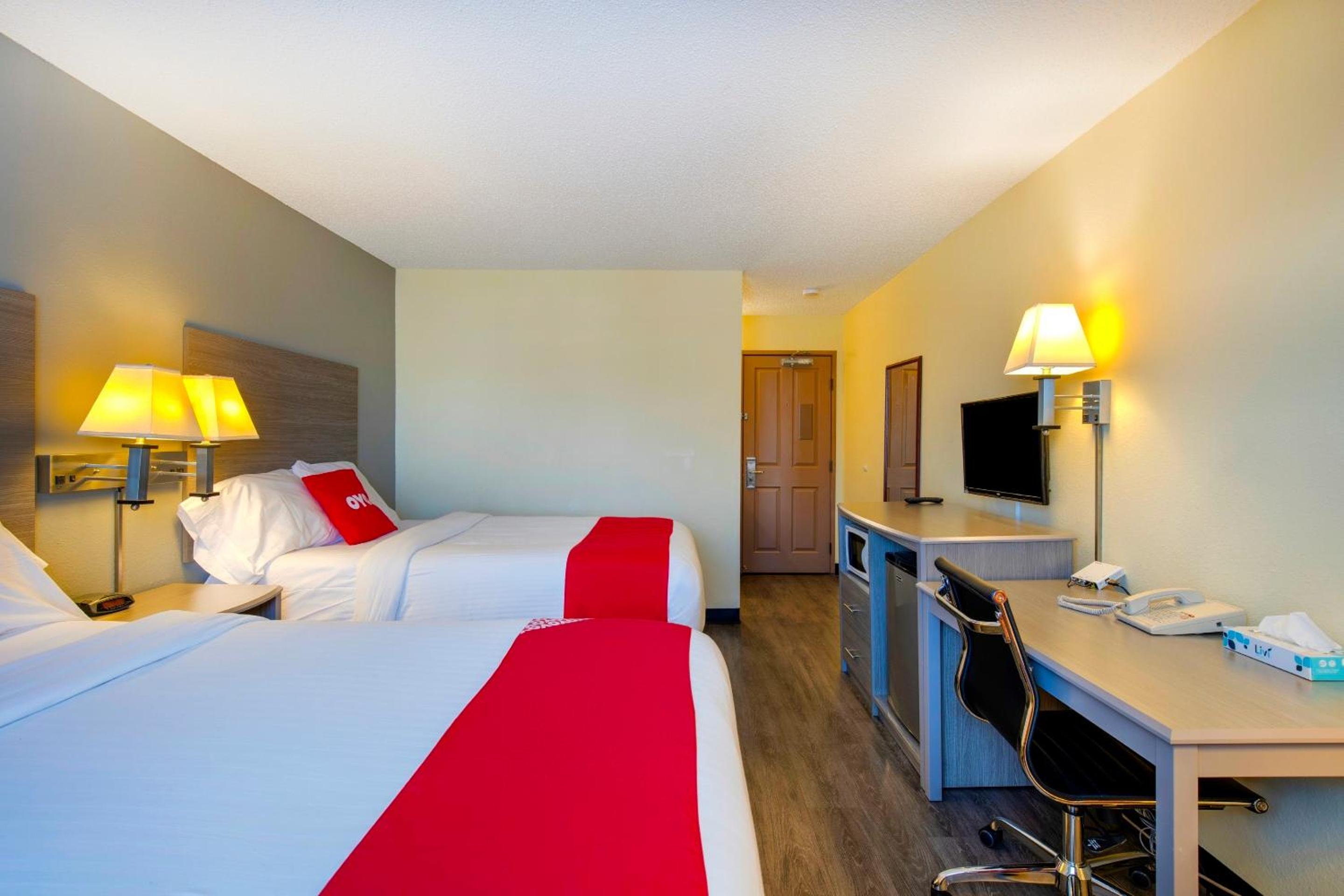 Double Room With Two Double Beds photo 3