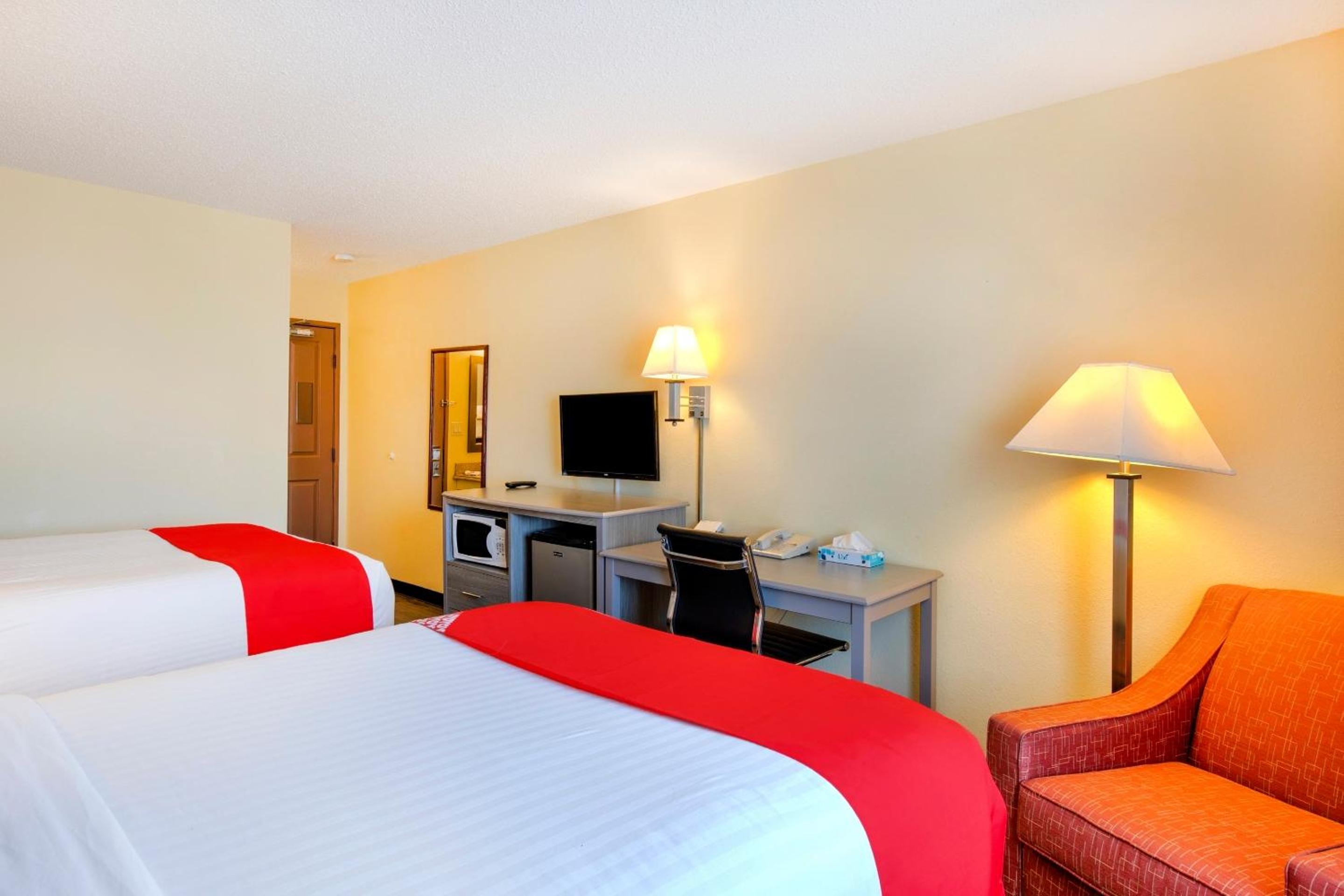 Double Room With Two Double Beds photo 2