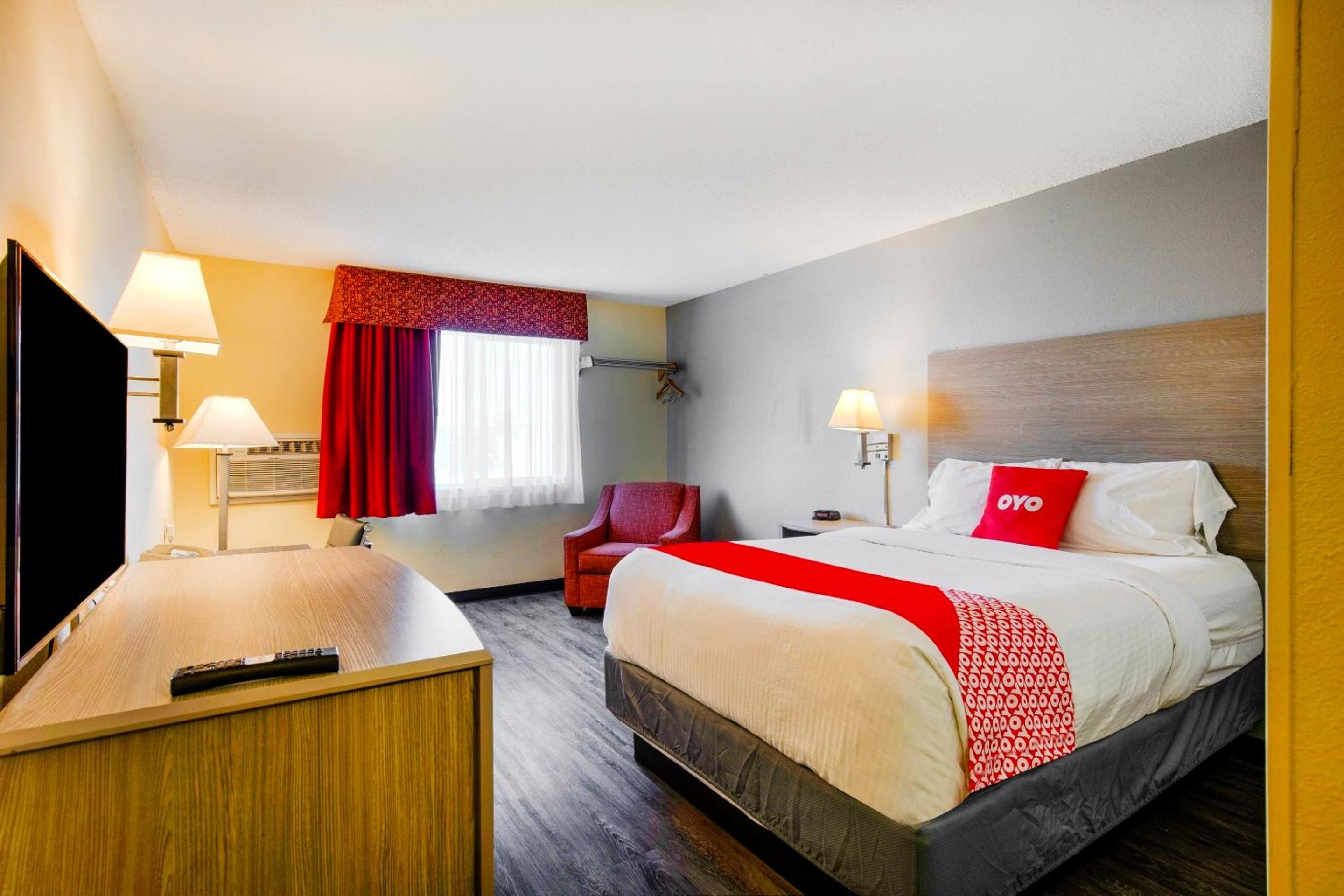 Queen Room - Disability Access - Photo 1