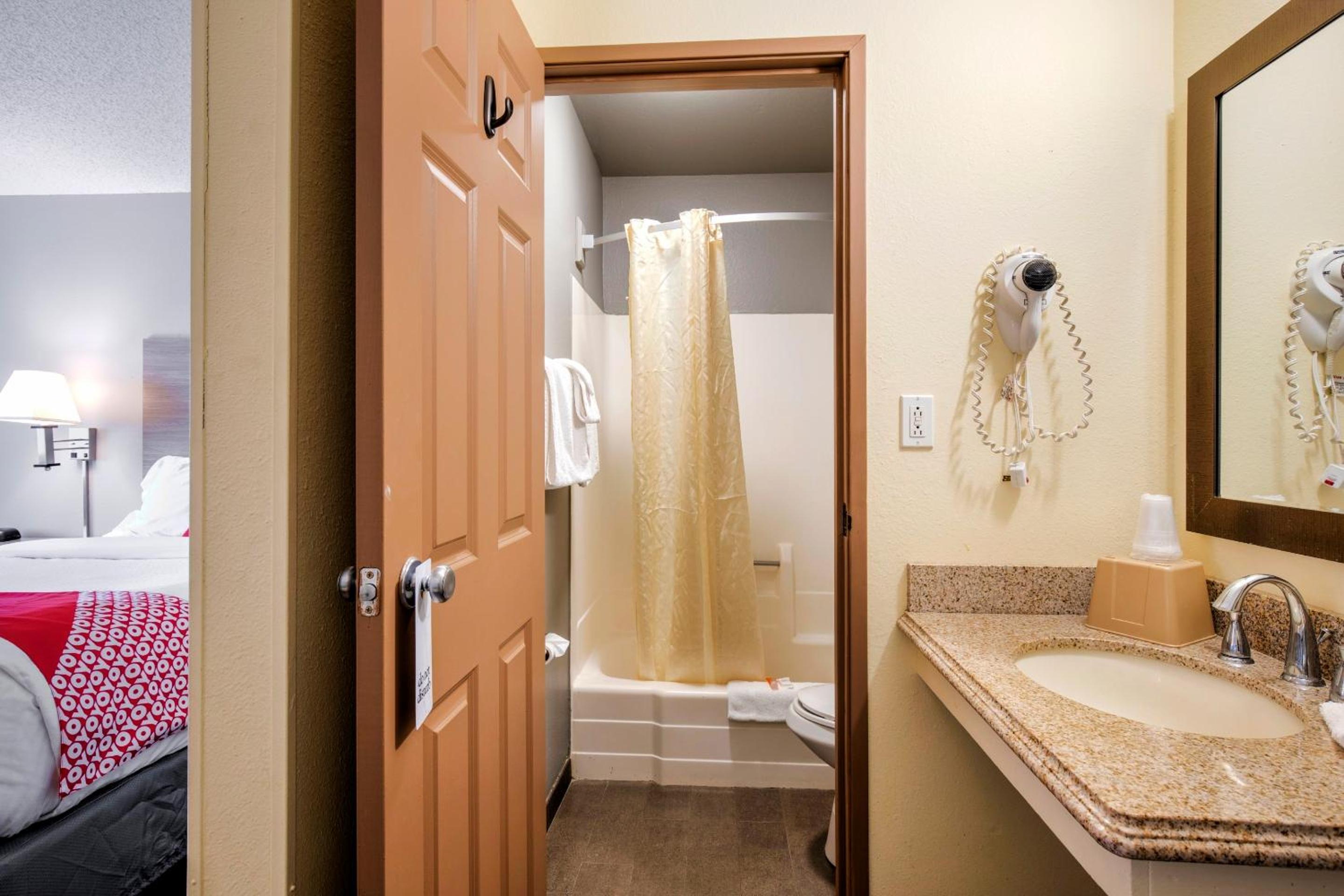 Queen Room - Photo 2