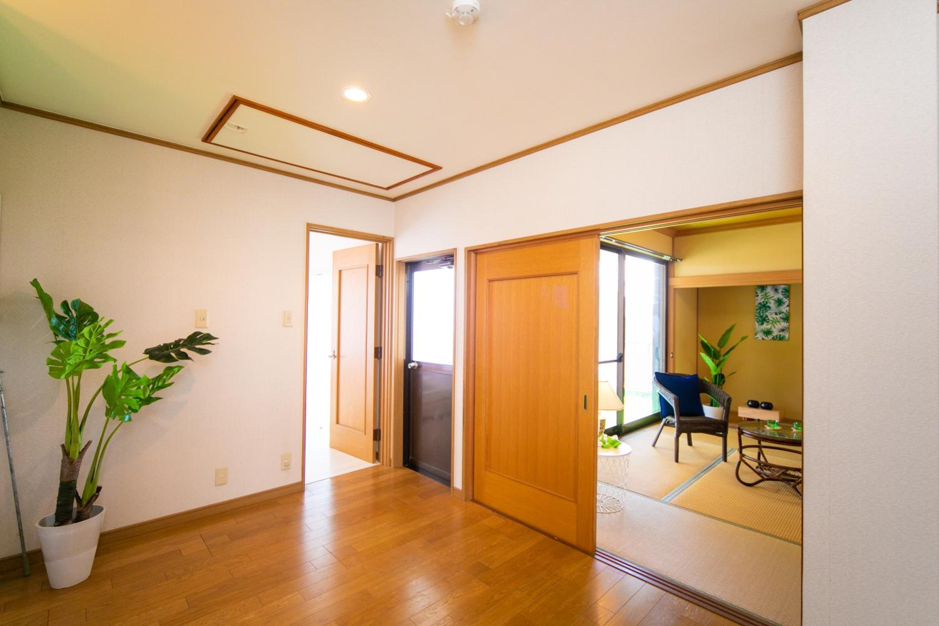Five-Bedroom House - Photo 51