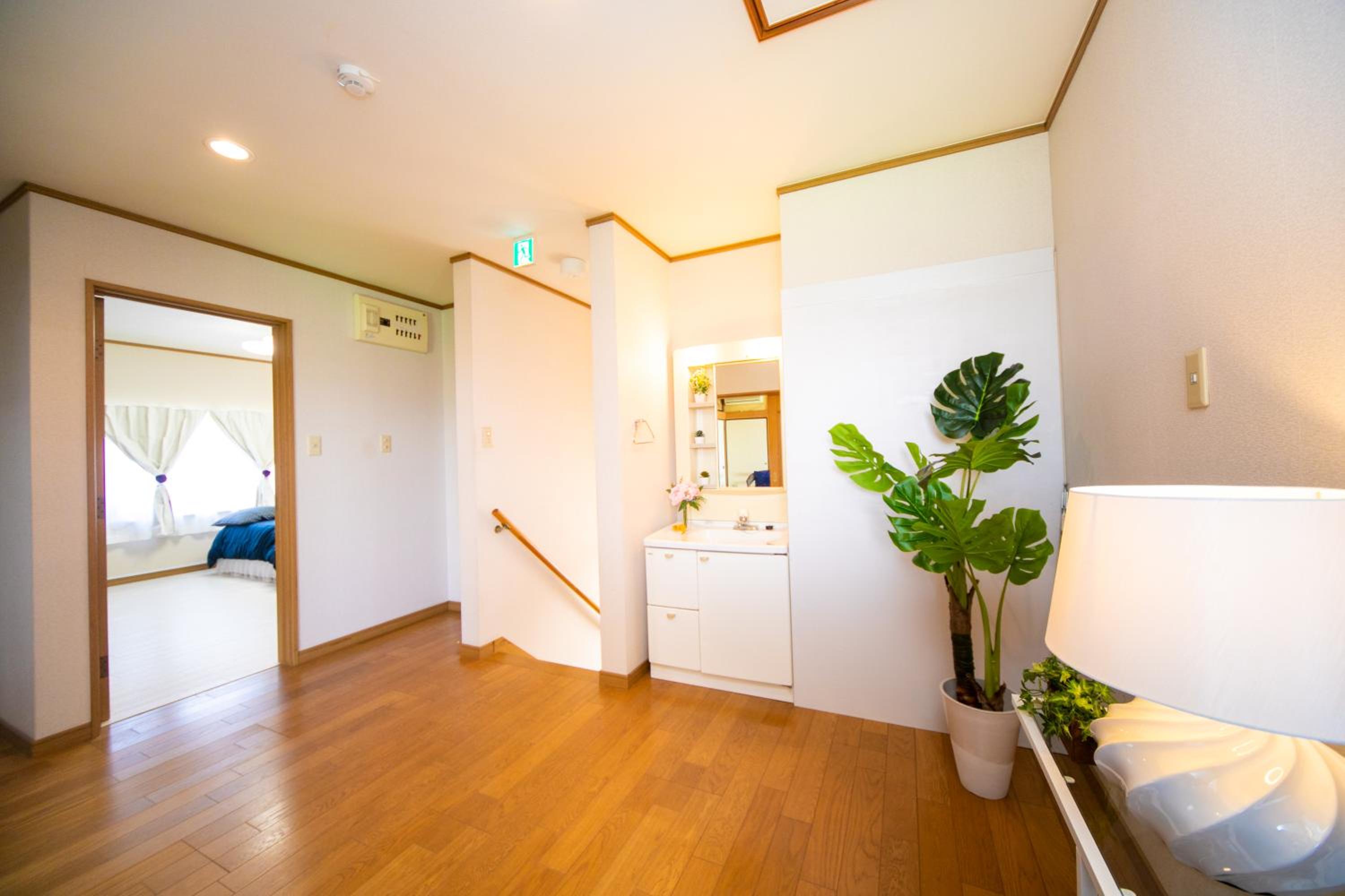 Five-Bedroom House - Photo 49