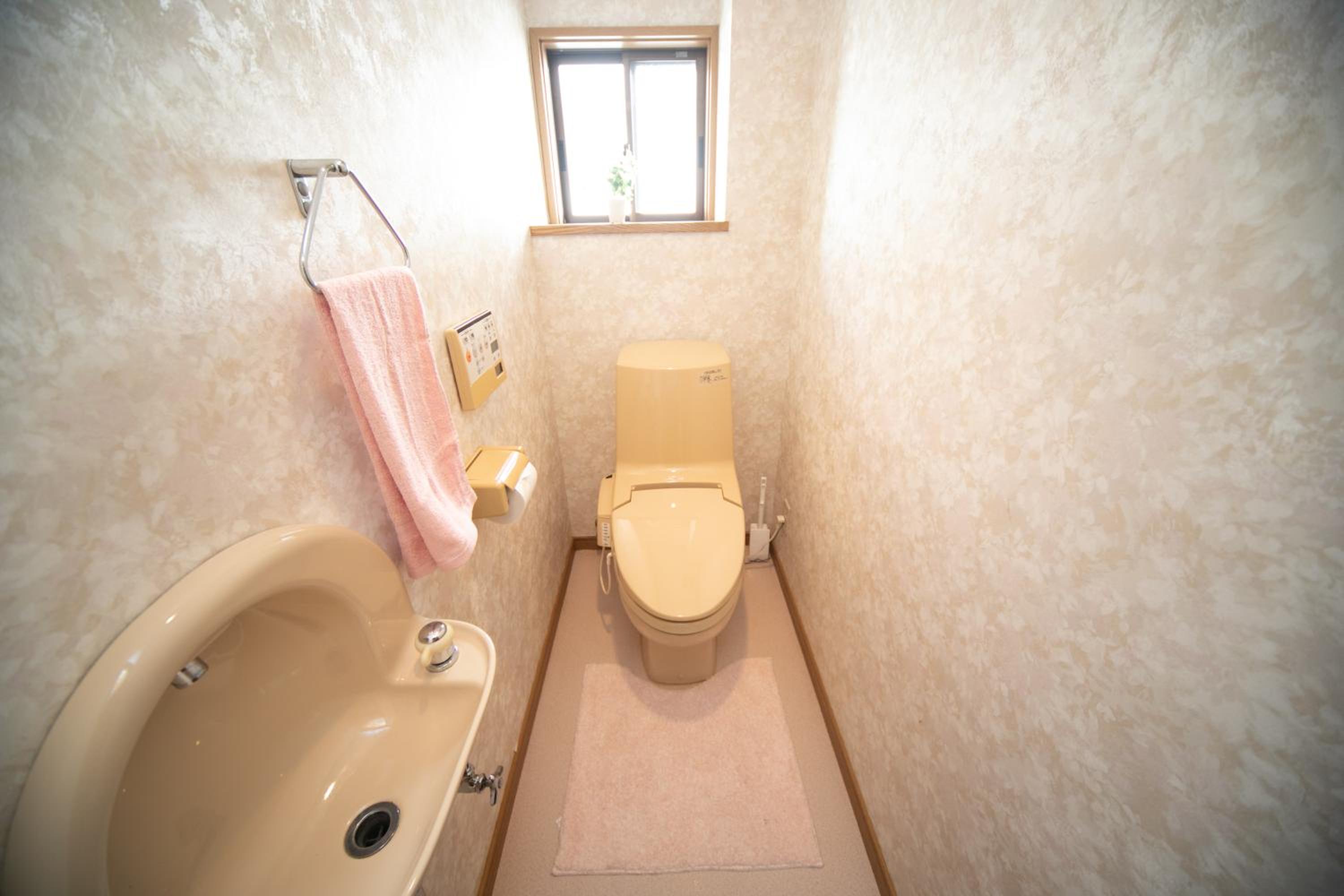 Five-Bedroom House - Photo 44