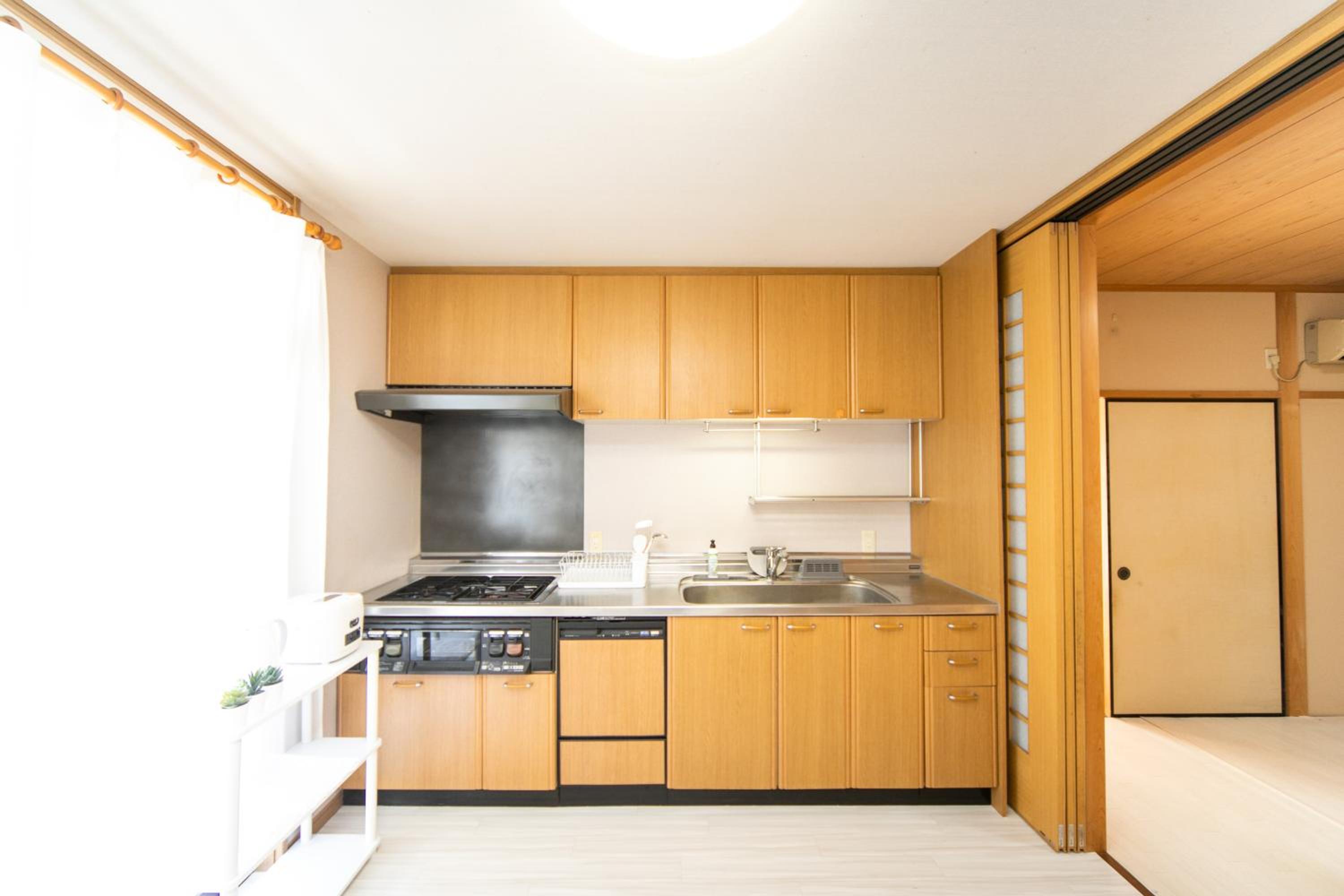 Five-Bedroom House - Photo 42