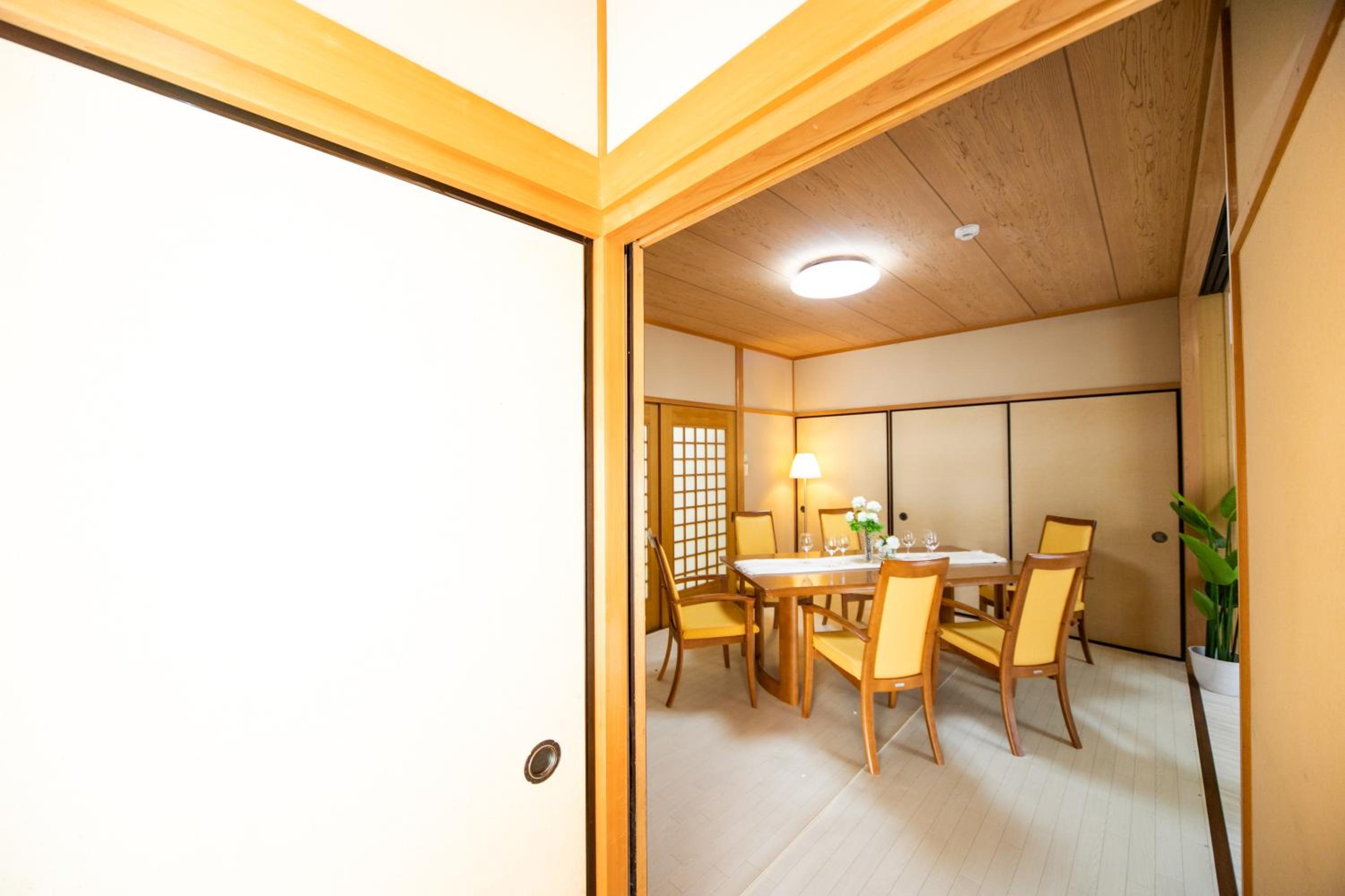 Five-Bedroom House - Photo 41