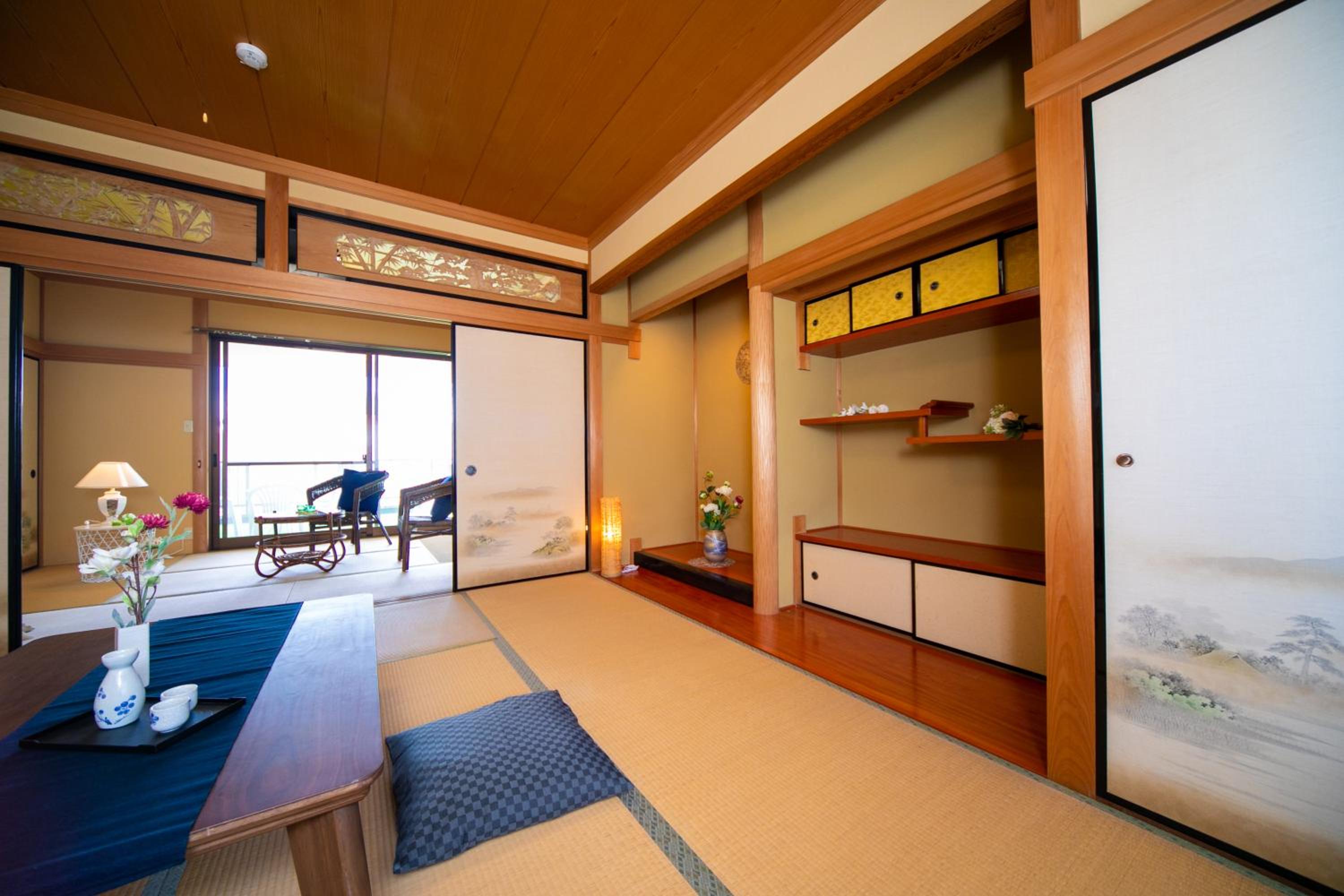Five-Bedroom House - Photo 38