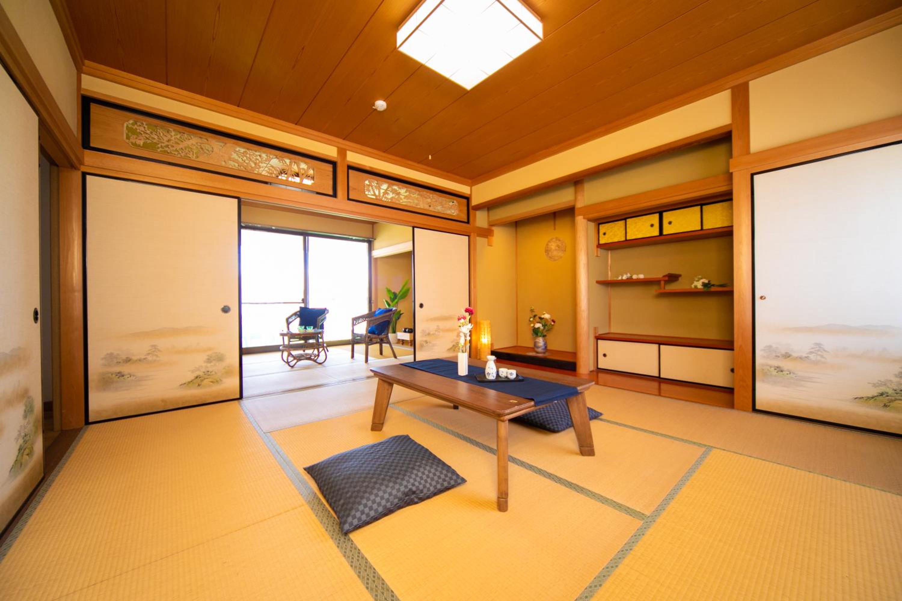 Five-Bedroom House - Photo 36
