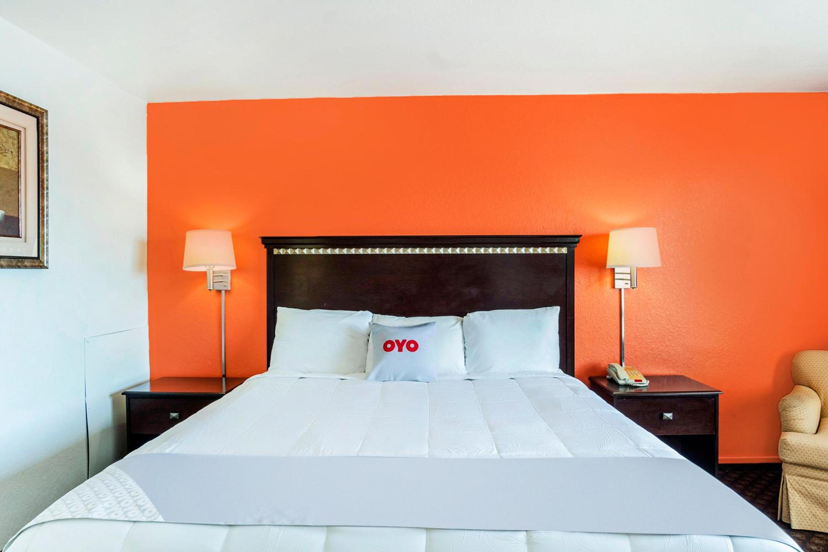 Travelodge by Wyndham Dodge City KS
