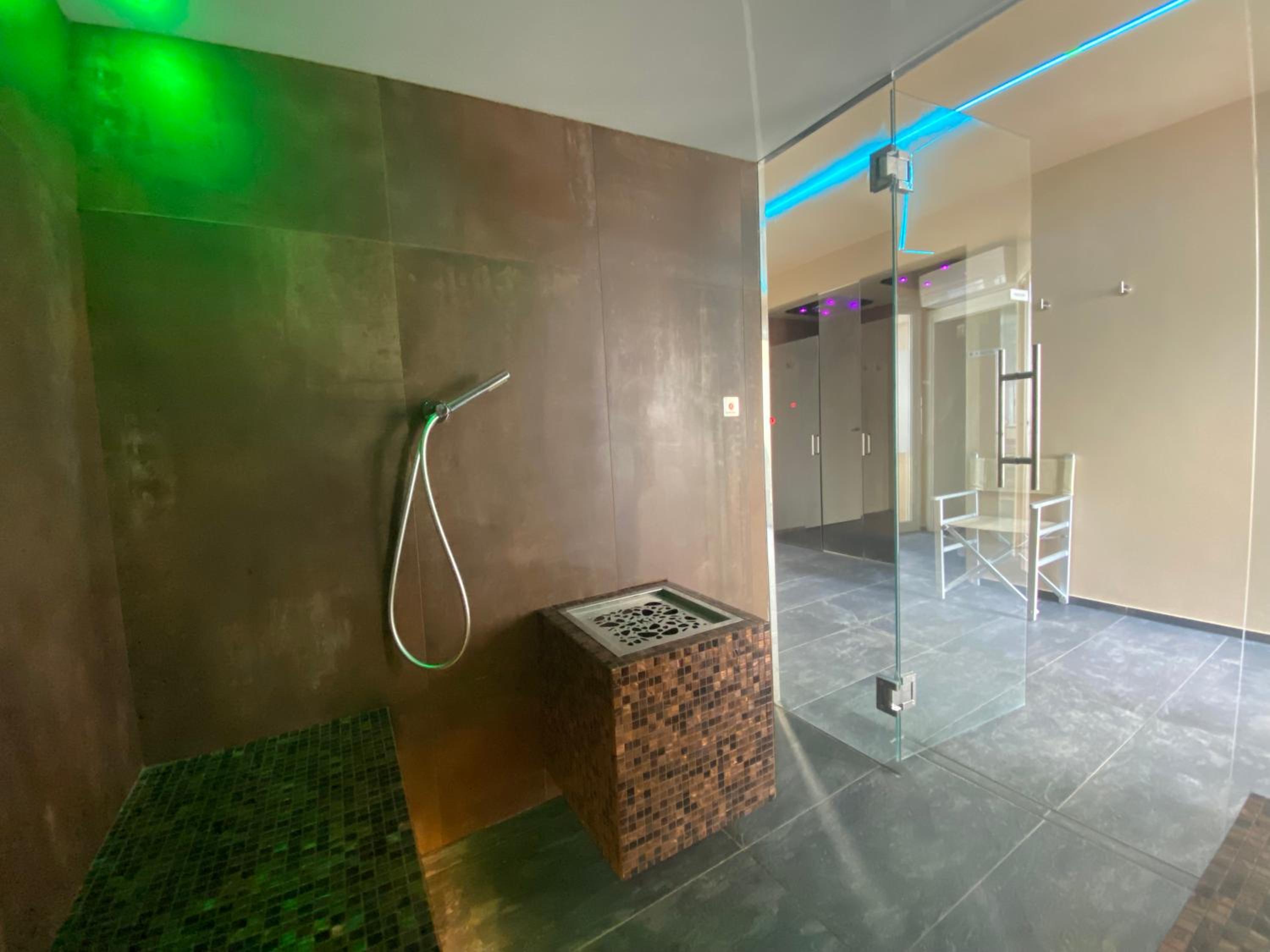 Junior Suite with Spa Access photo 2
