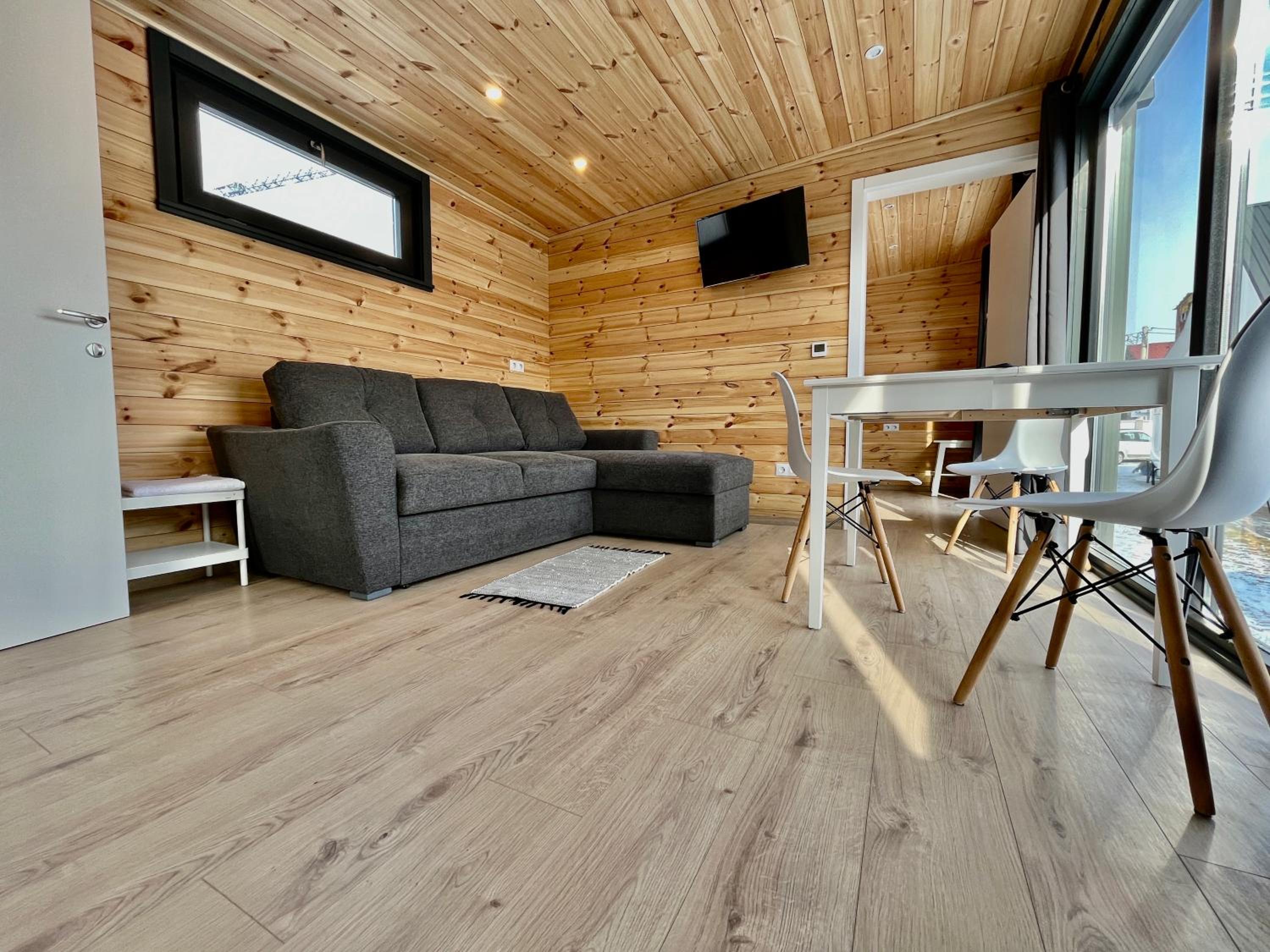 One-Bedroom Villa - Photo 9