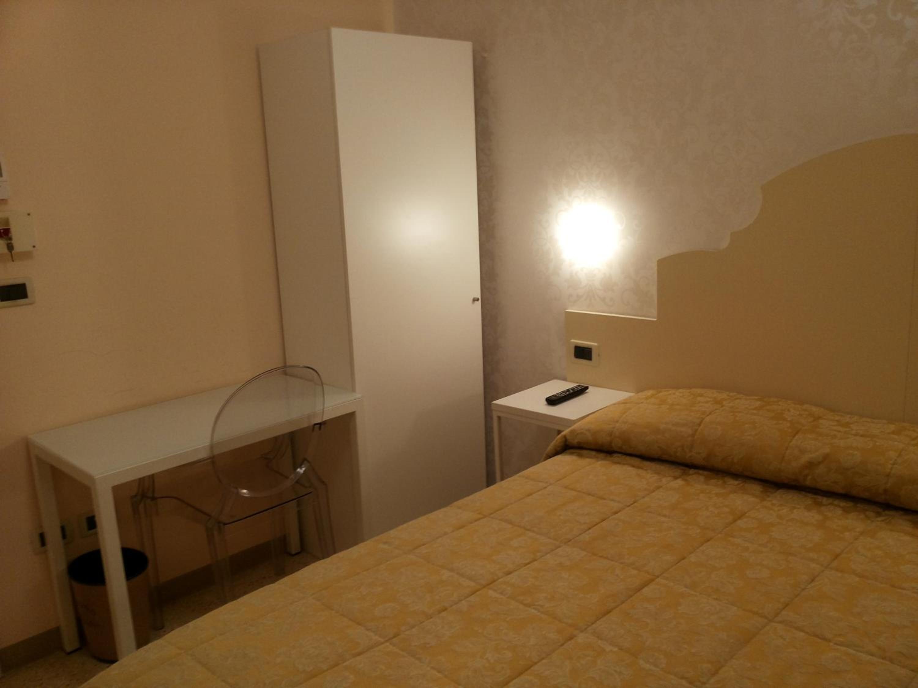 Economy Double Room photo 1