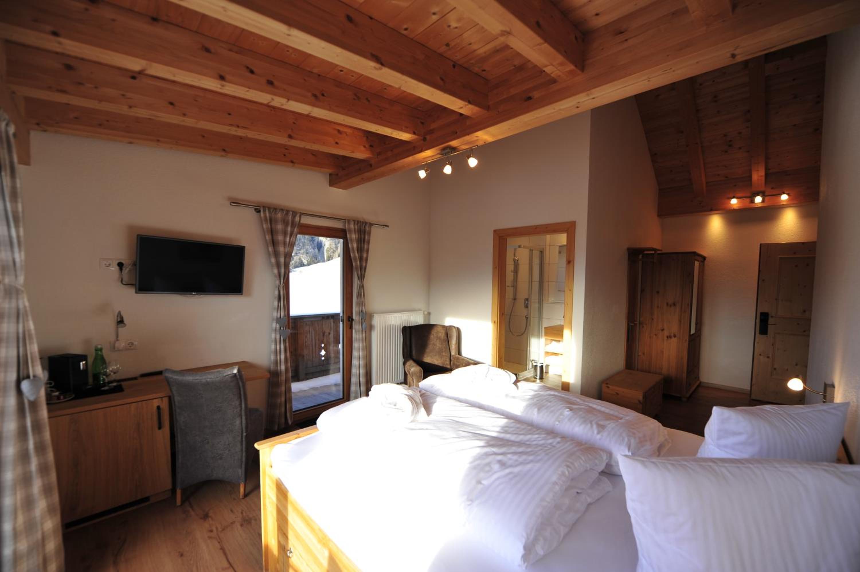 Double Room with Balcony - Photo 4