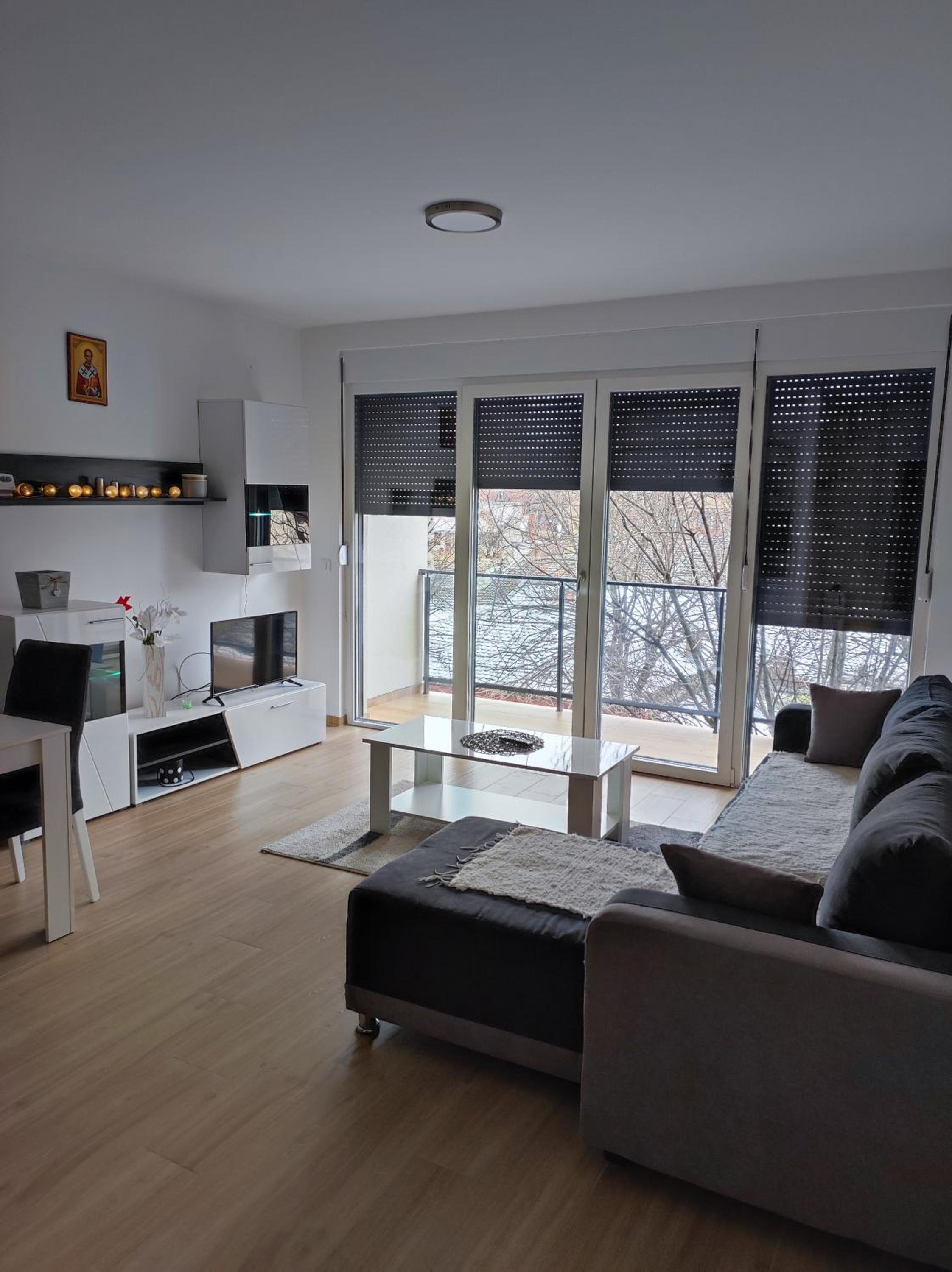One-Bedroom Apartment photo 1