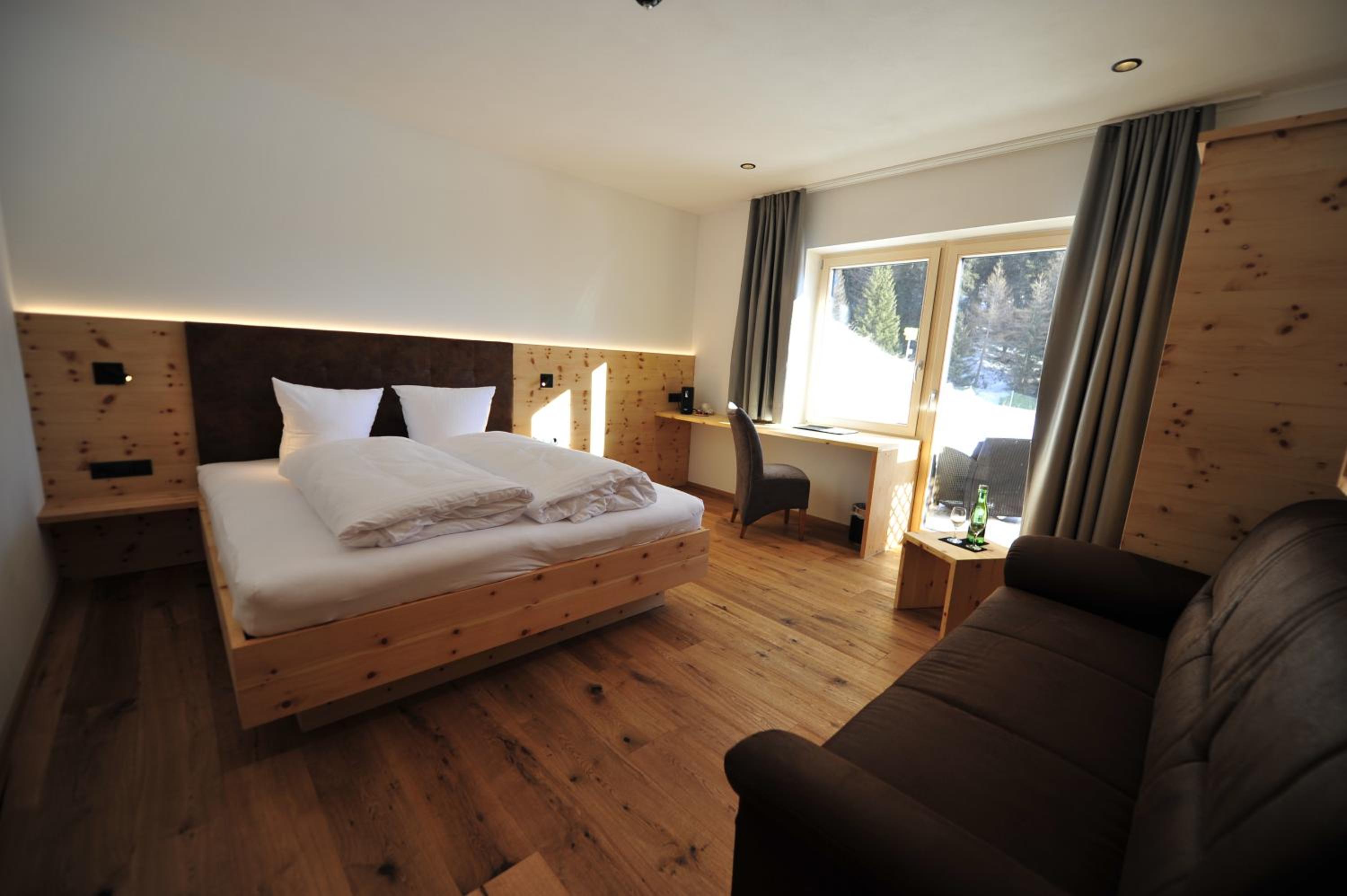 Deluxe Double Room with Shower - Photo 1