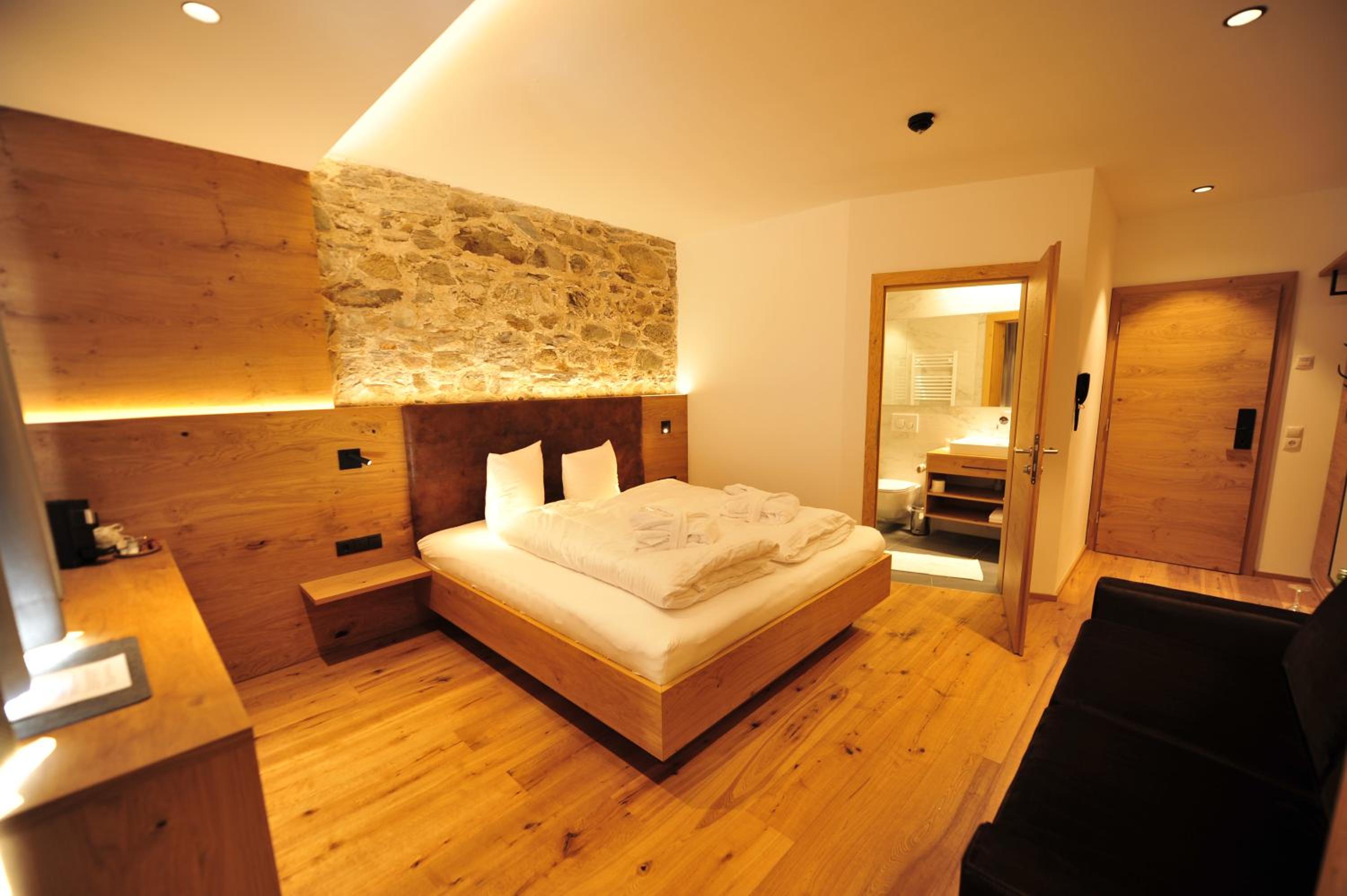 Deluxe Double Room - Photo 6