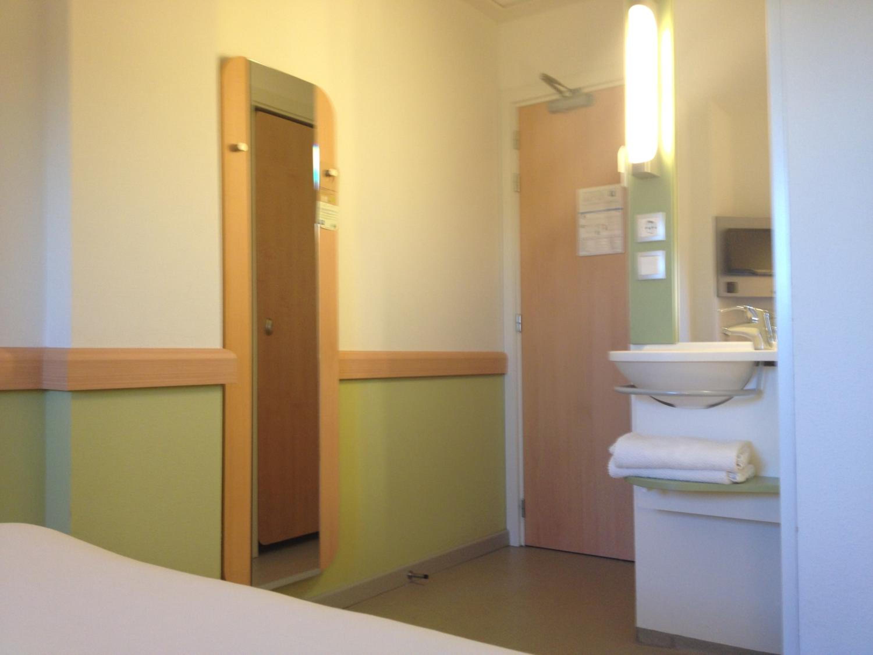 Double Room with Bunk Bed - Photo 2