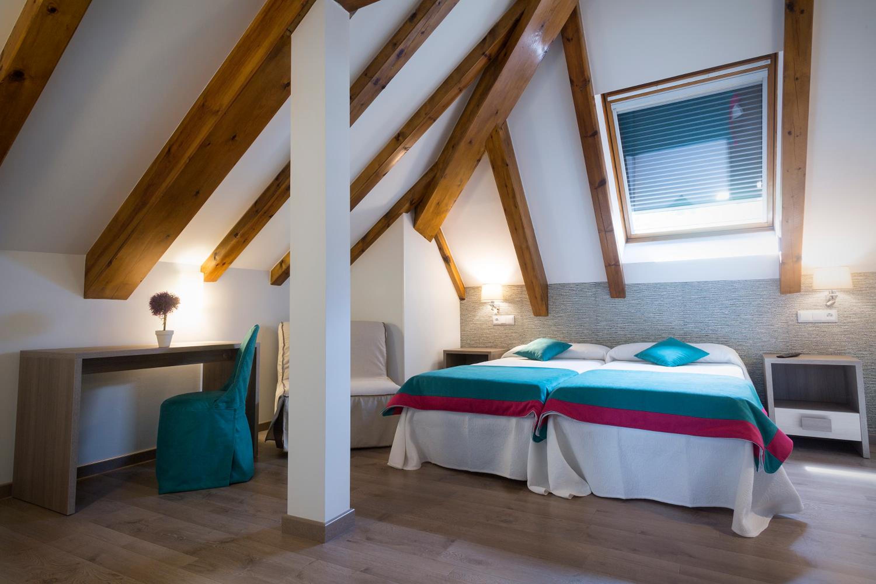 Double or Twin Room - Photo 4