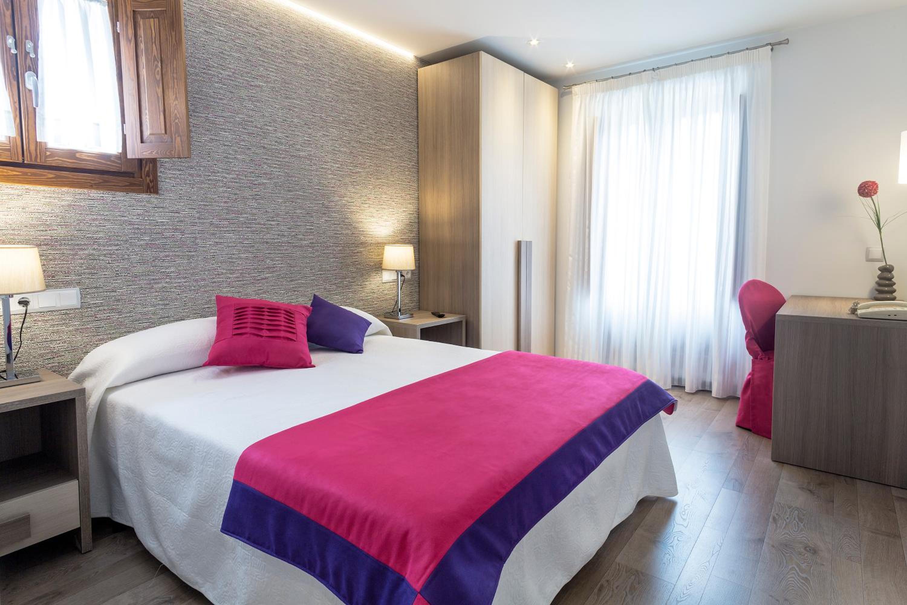 Double or Twin Room - Photo 3