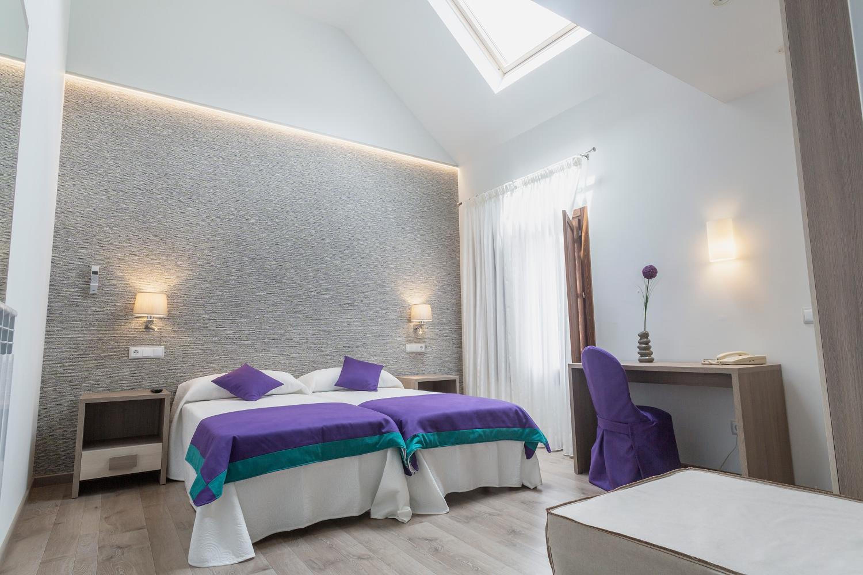 Double or Twin Room - Photo 7
