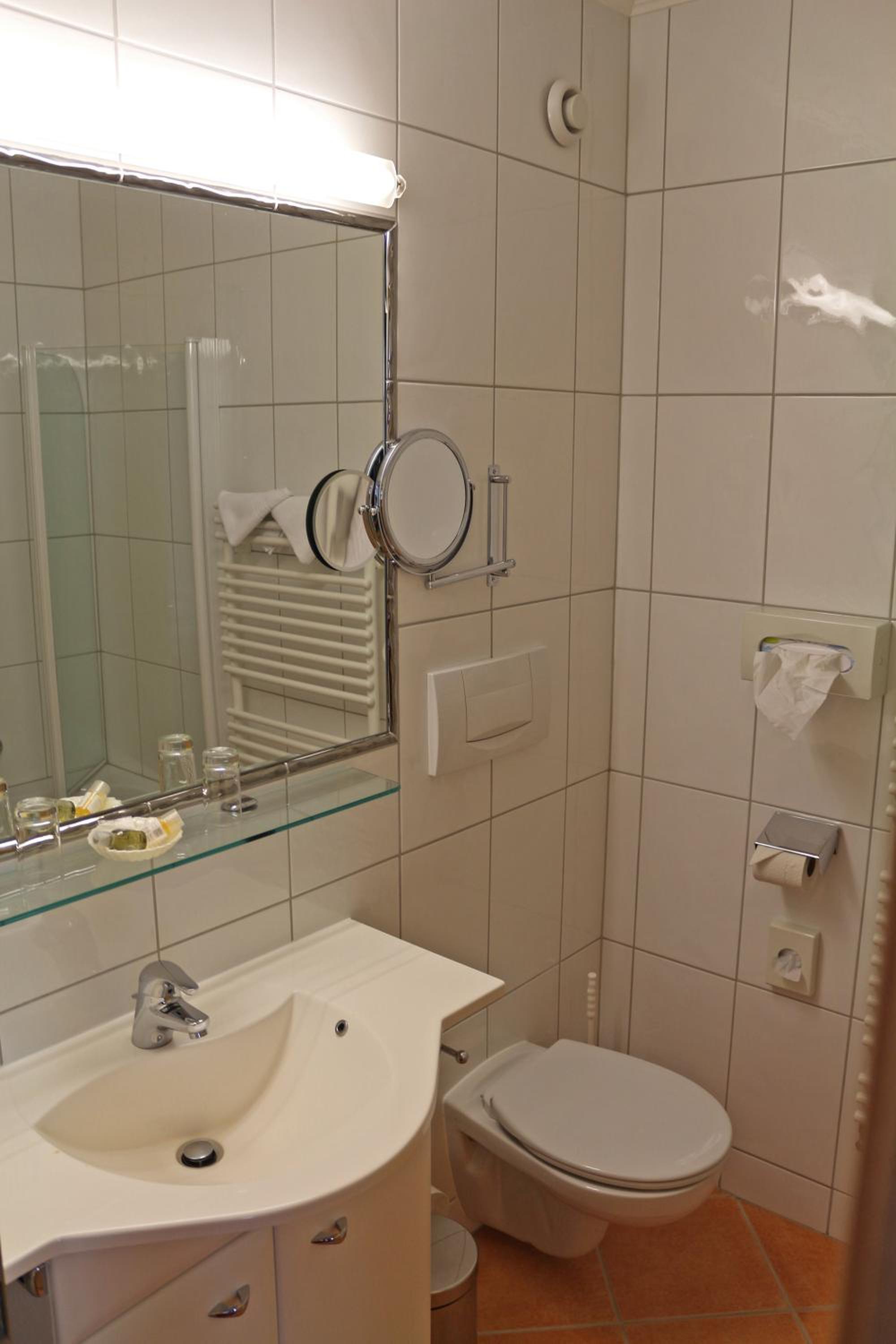 Double or Twin Room - Main Building - Photo 3