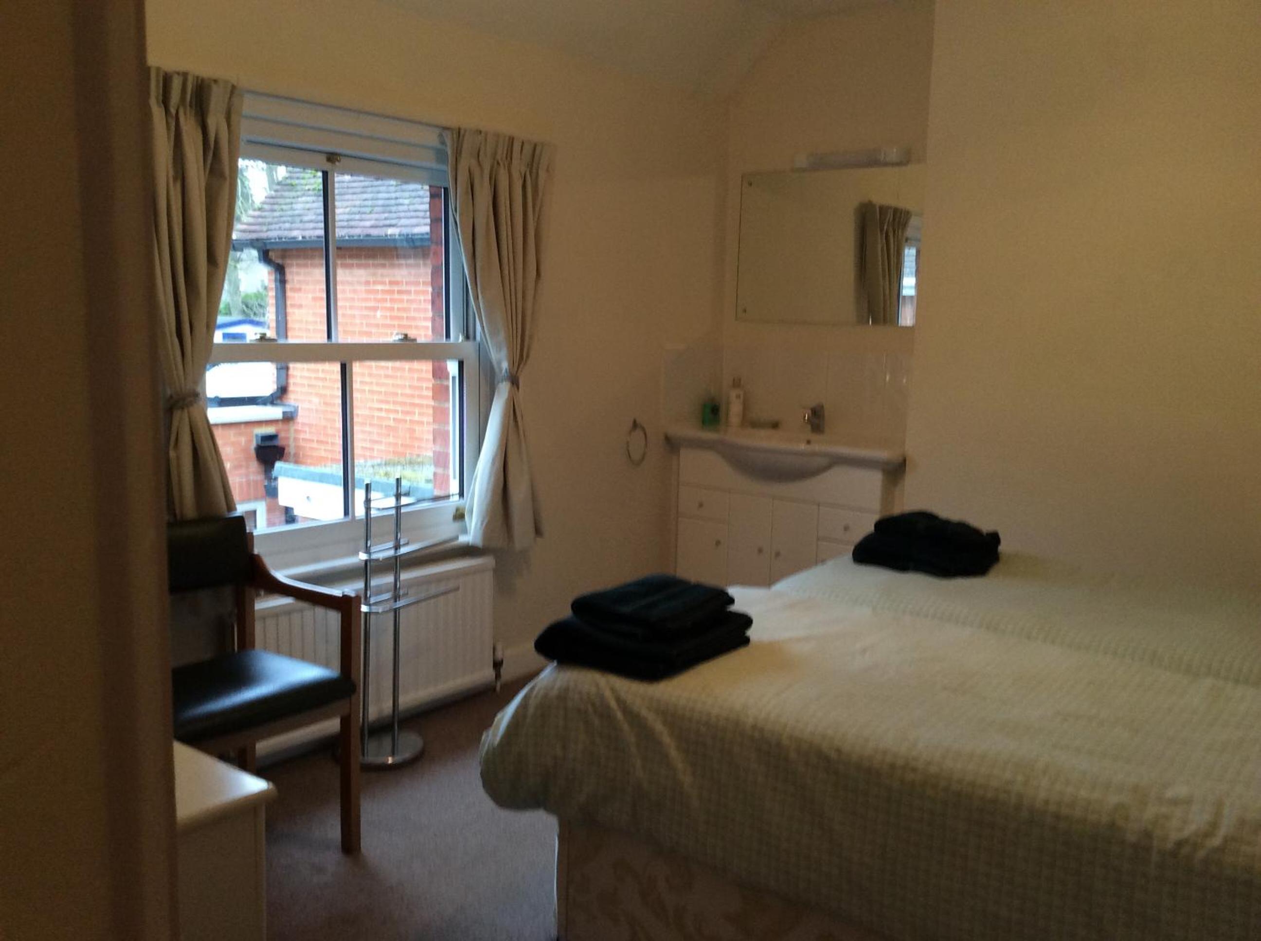 Budget Twin Room - Photo 2