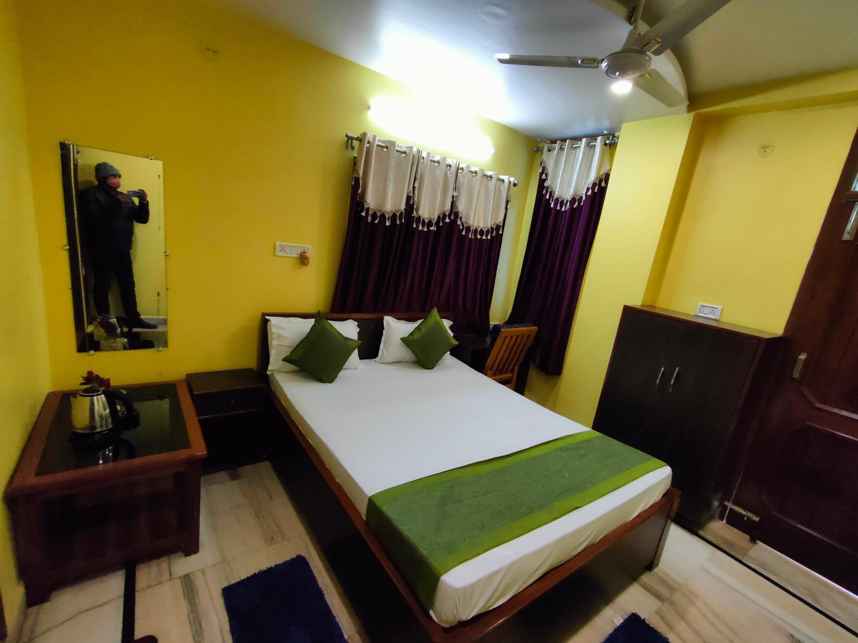 Deluxe Double Room with Balcony photo 2