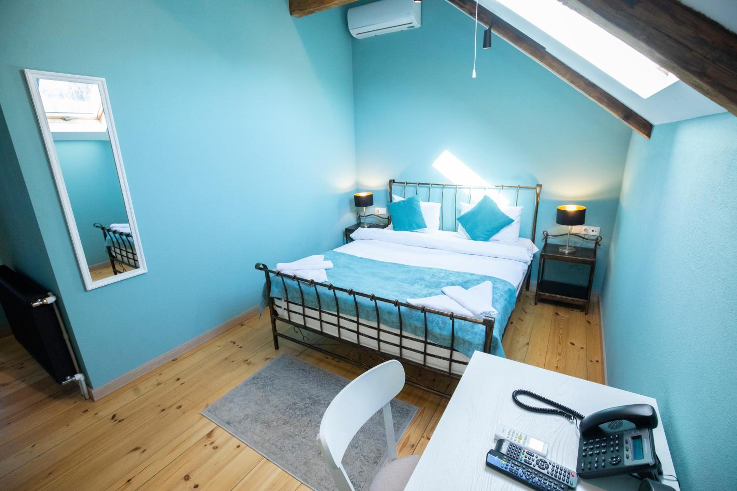 Budget Double Room - Photo 2