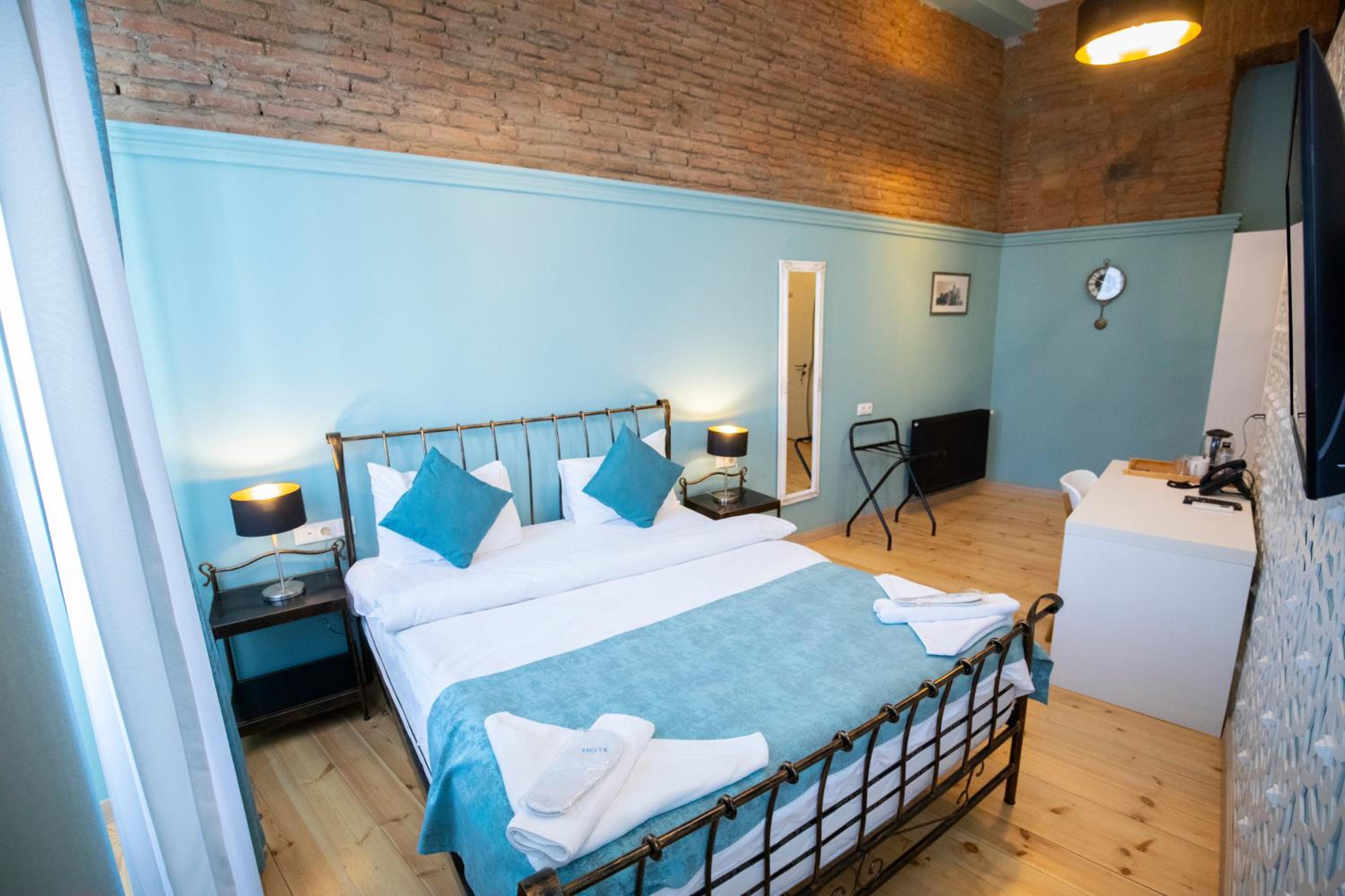 Triple Room with Balcony - Photo 2
