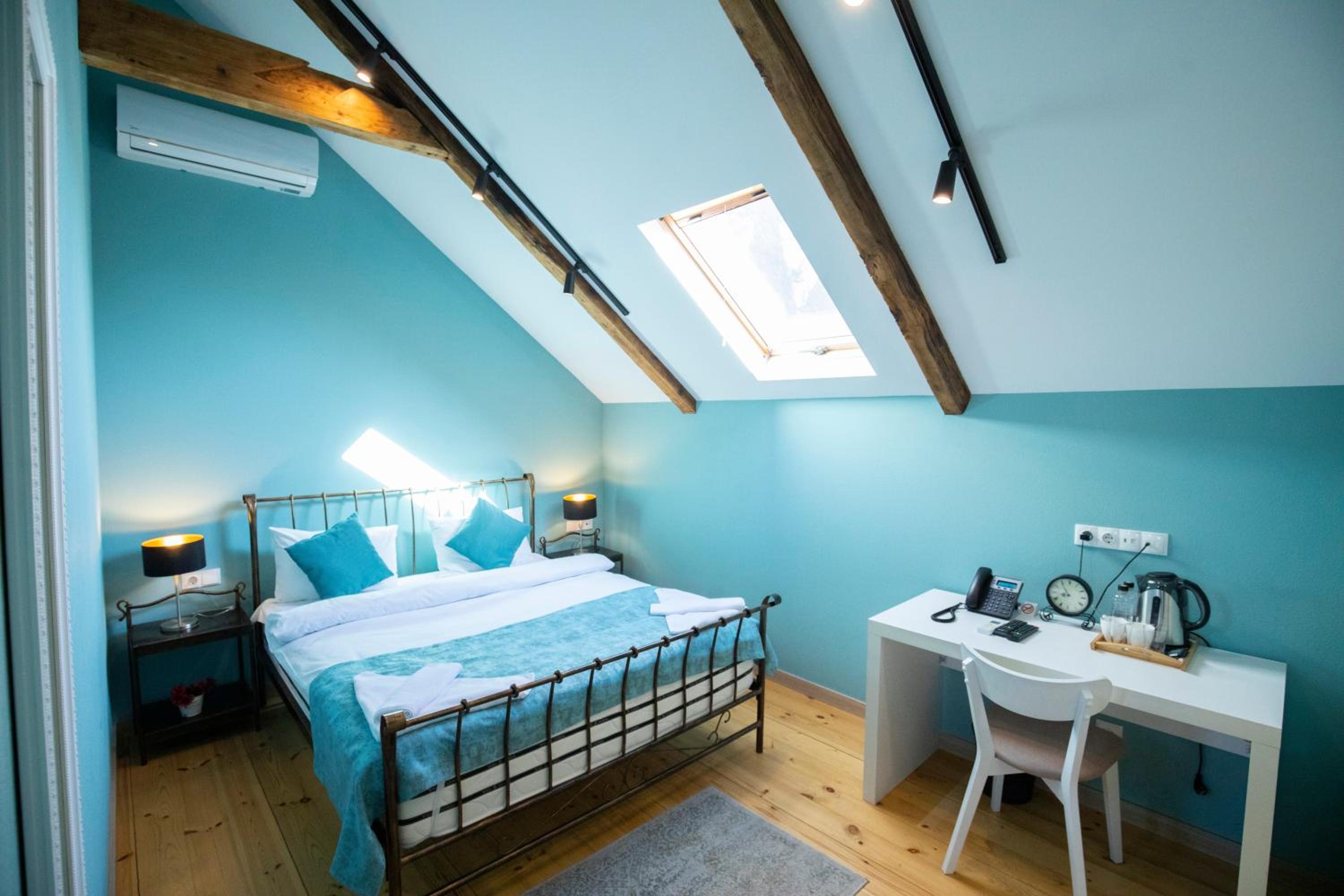 Budget Double Room - Photo 3