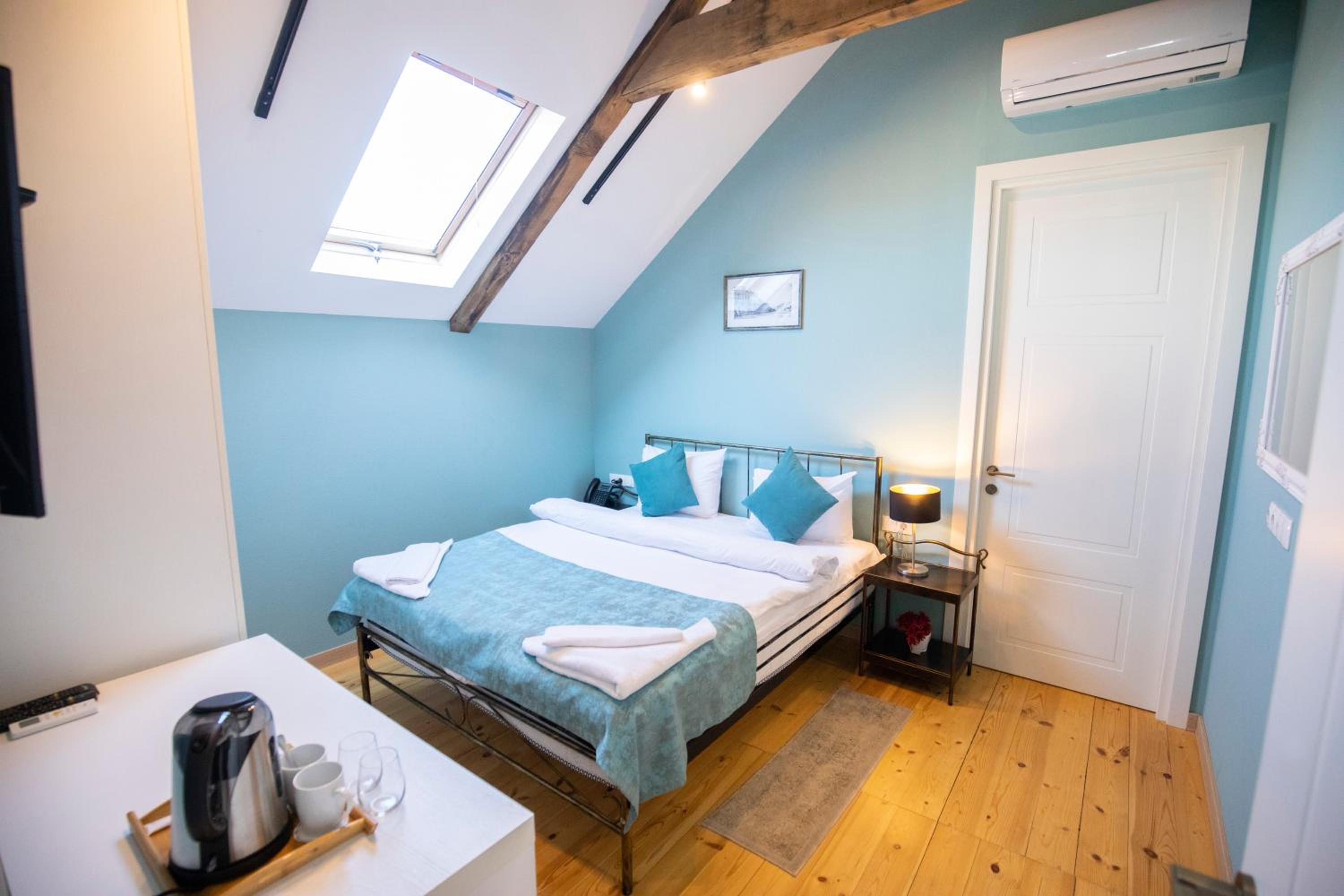 Budget Double Room - Photo 5