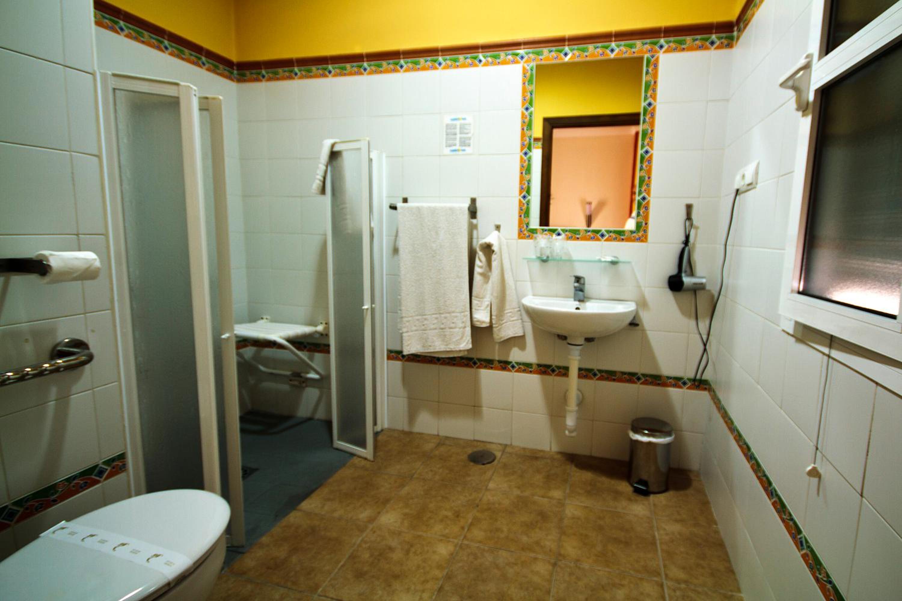 Twin Room - Photo 10