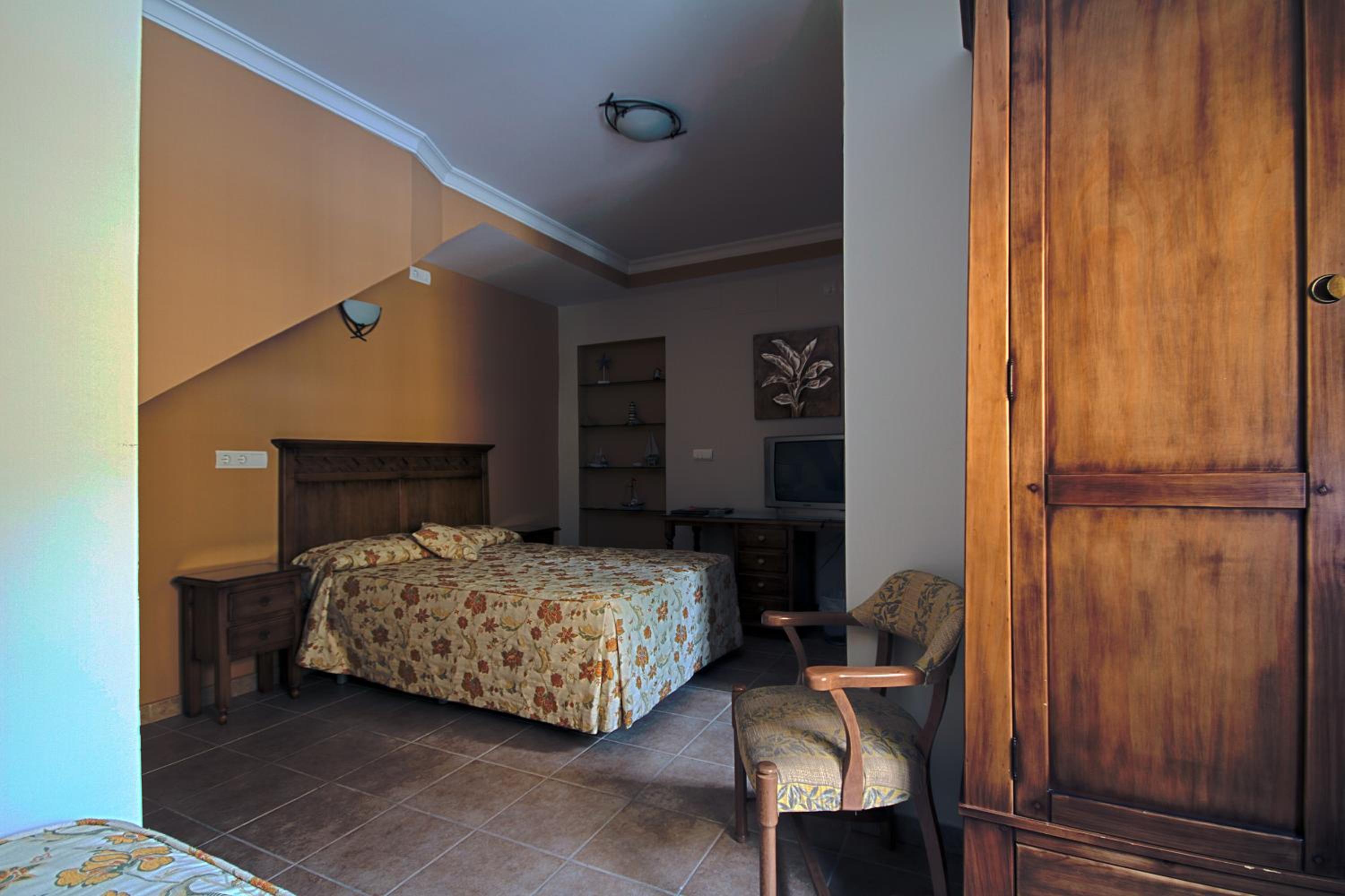 Family Room - Photo 6