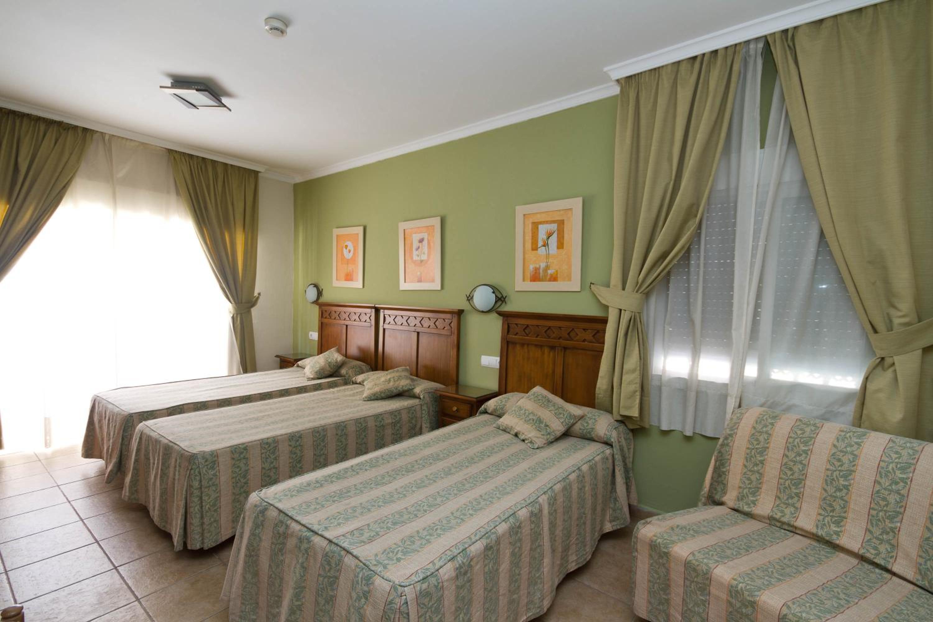 Family Room - Photo 7