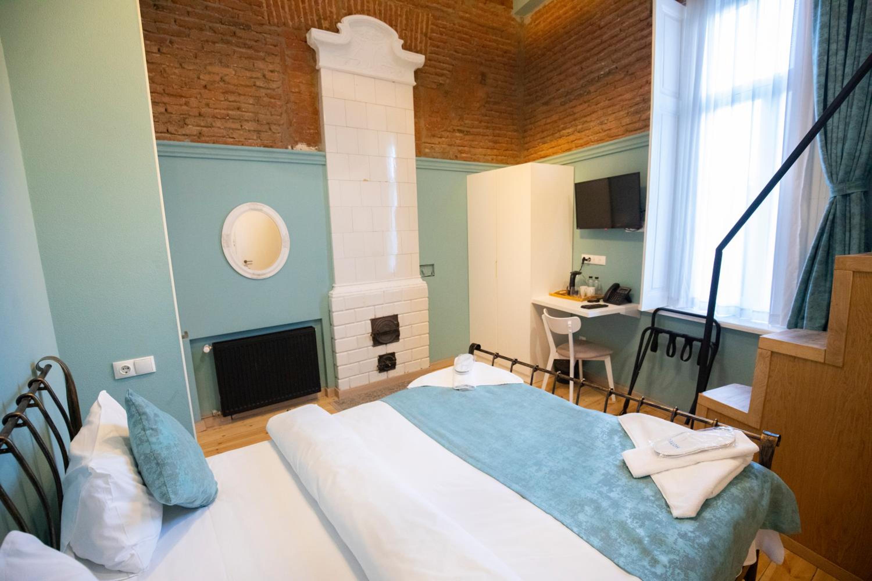 Standard Family Room - Photo 9