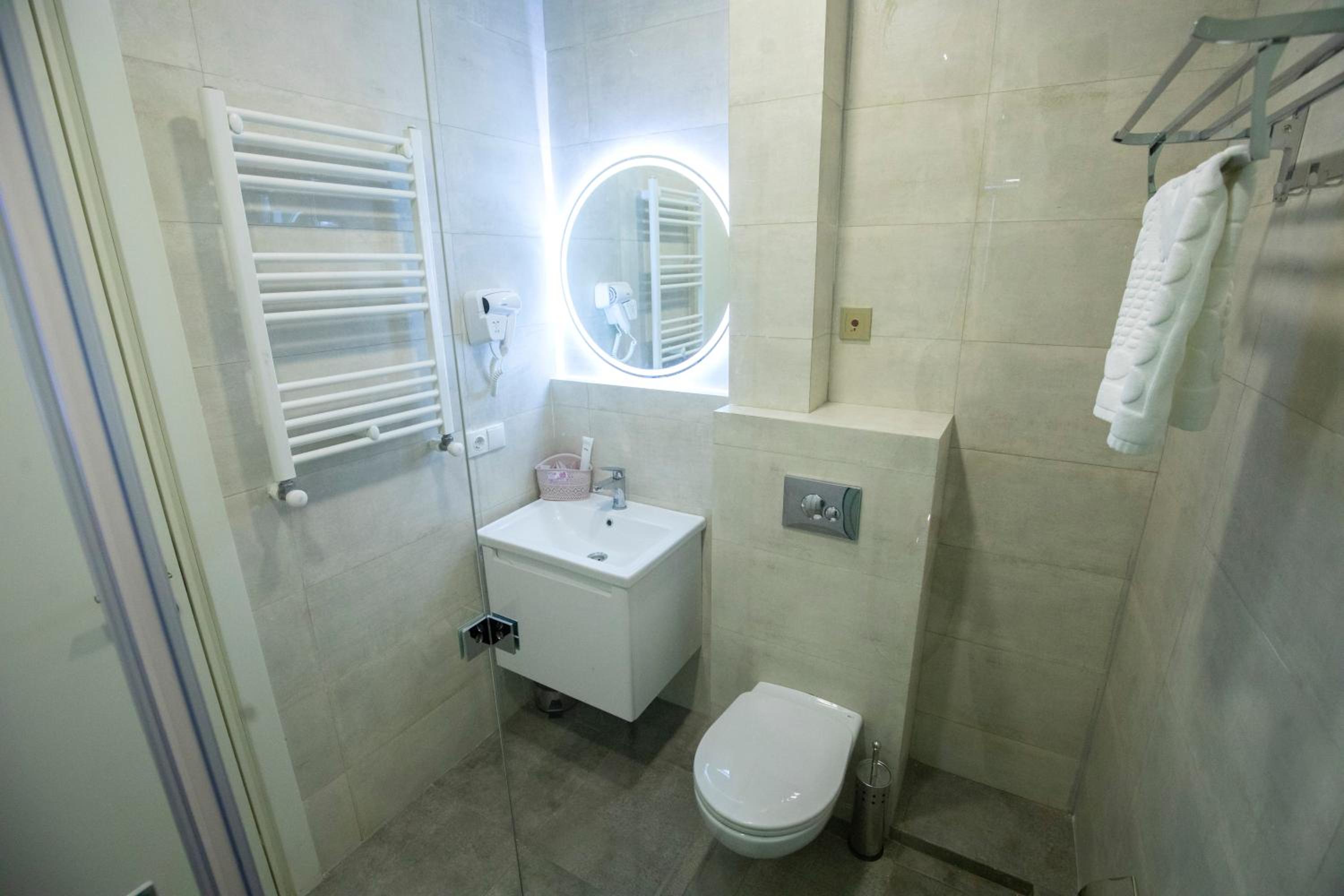 King Suite with Balcony - Photo 3