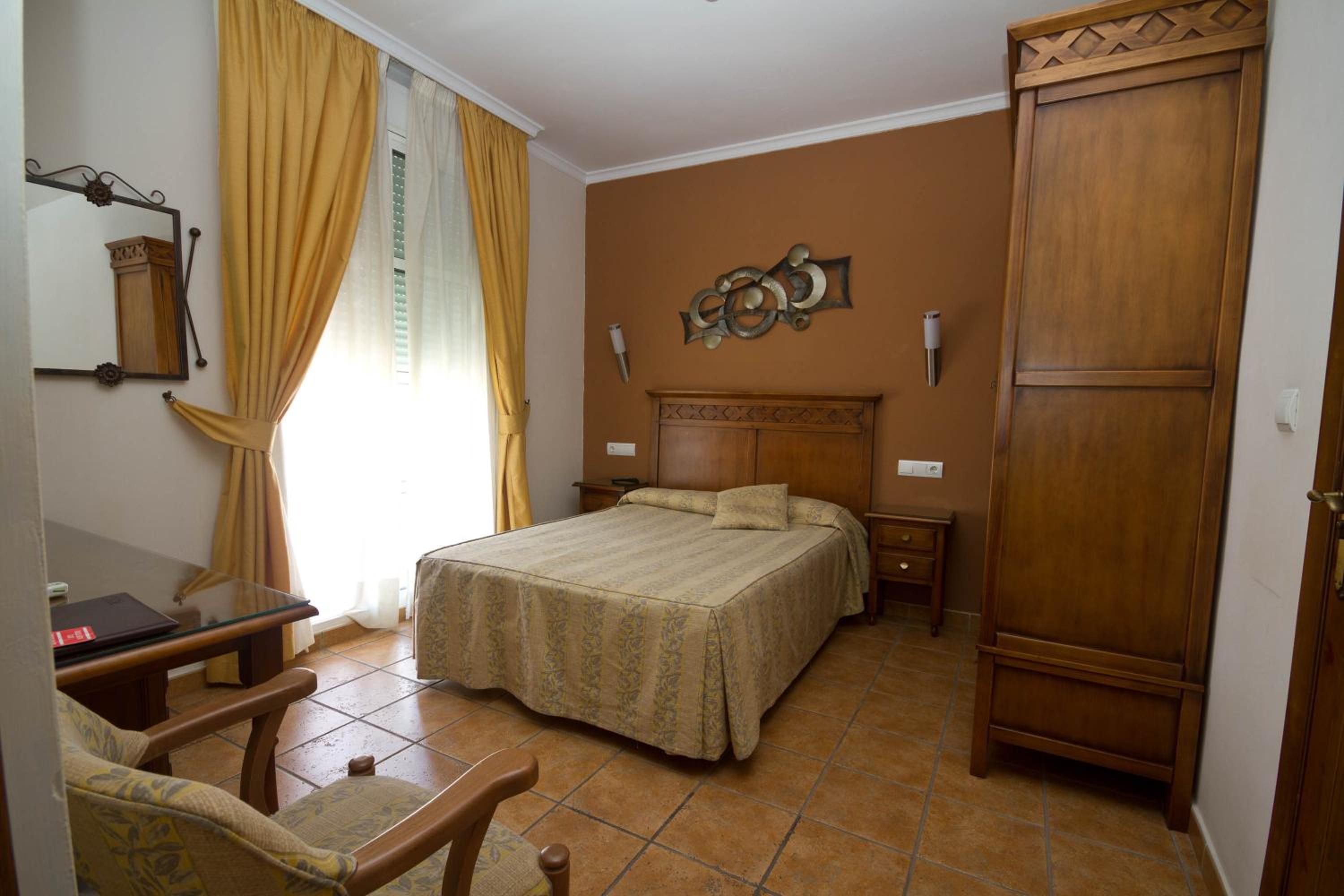 Double Room - Photo 12