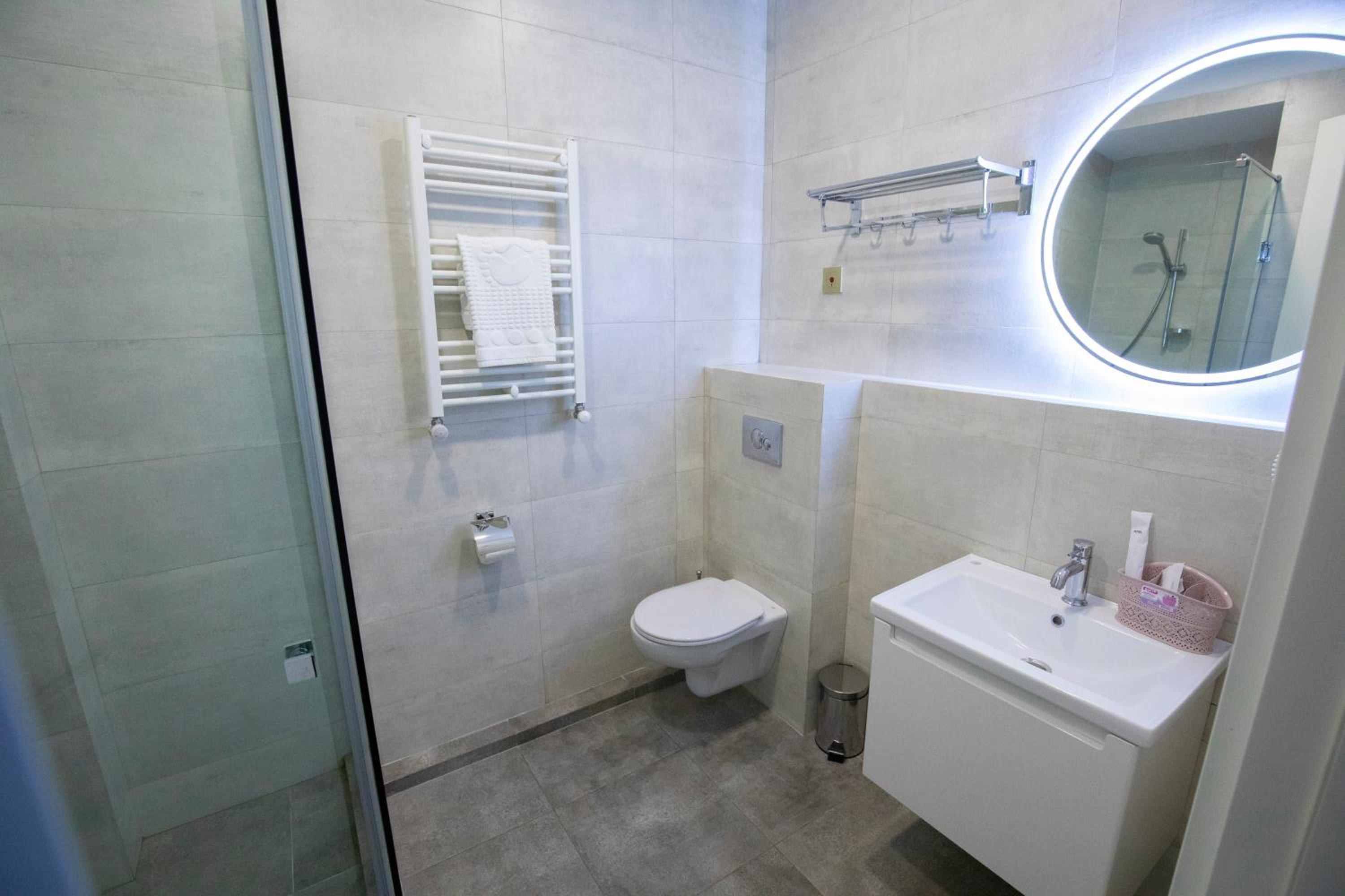 King Suite with Balcony - Photo 4