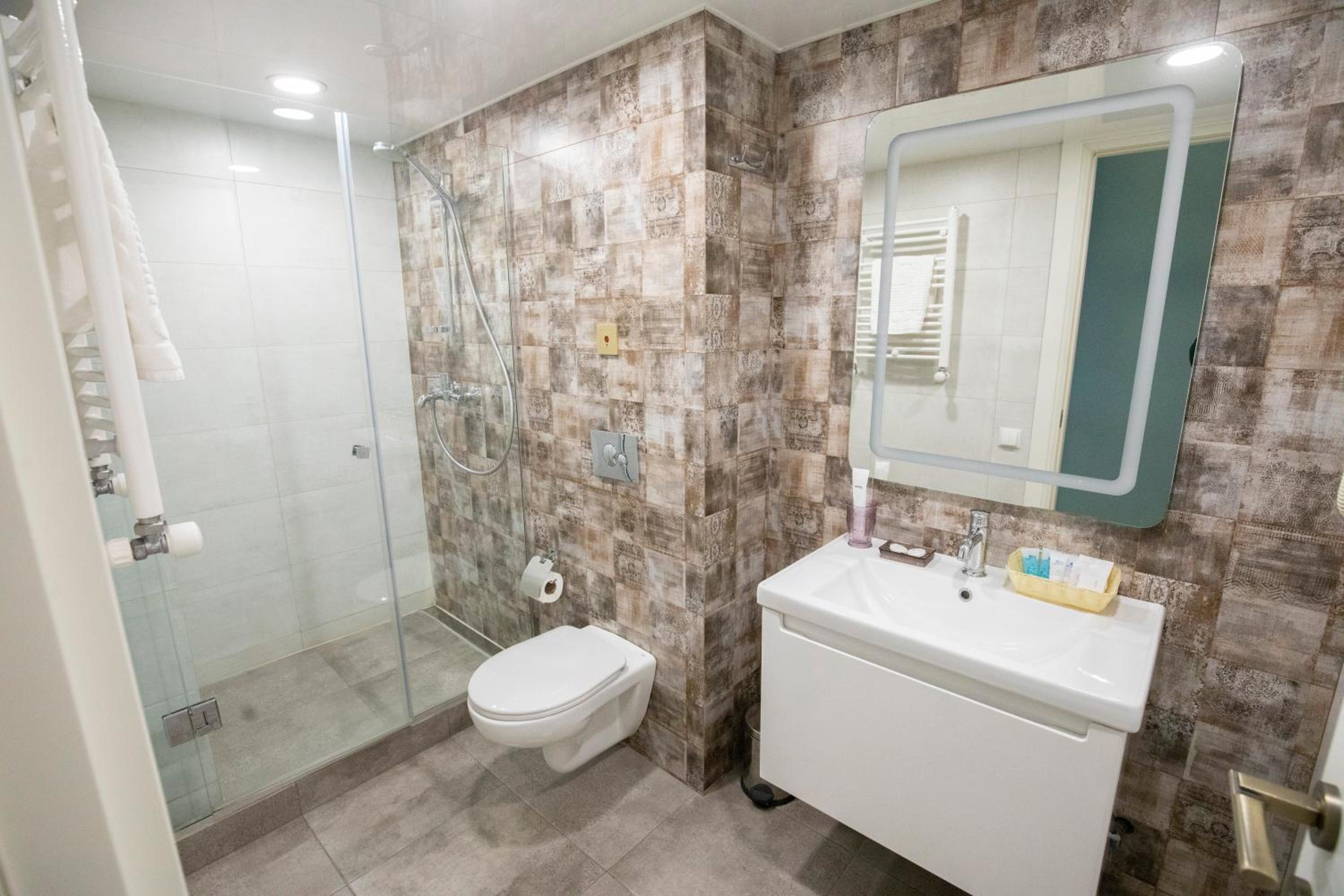 Standard Family Room - Photo 10