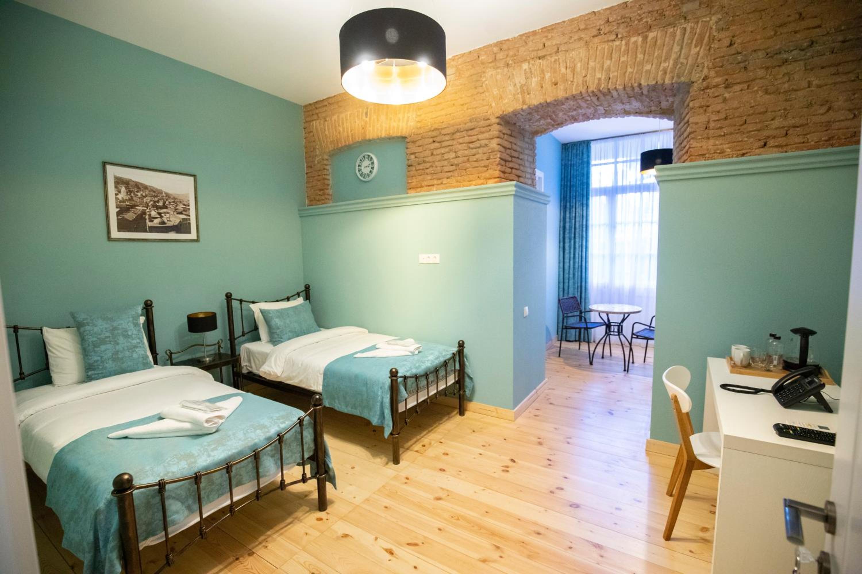 Twin Room with Balcony - Photo 2