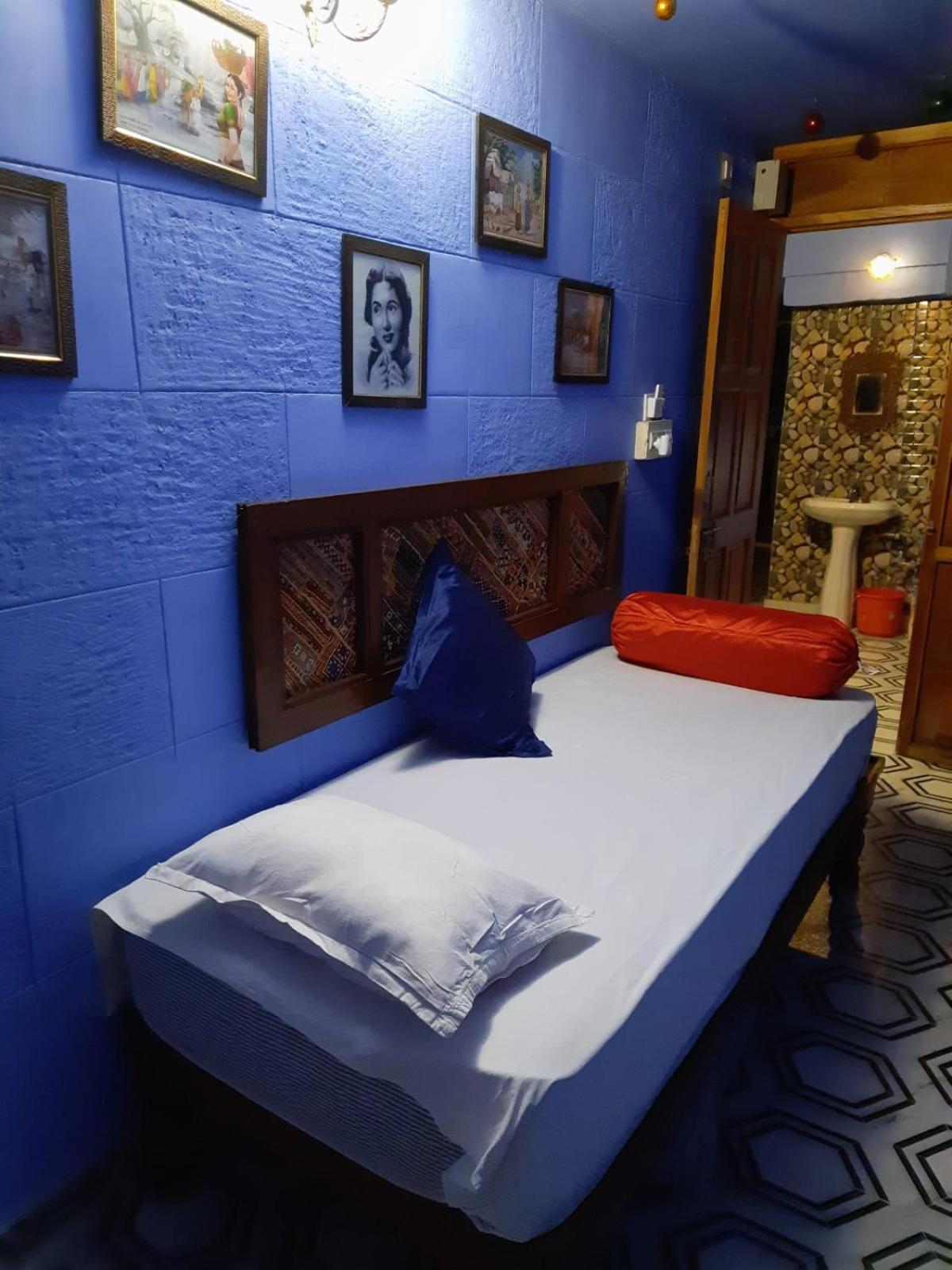 Single Room with Private Bathroom photo 3