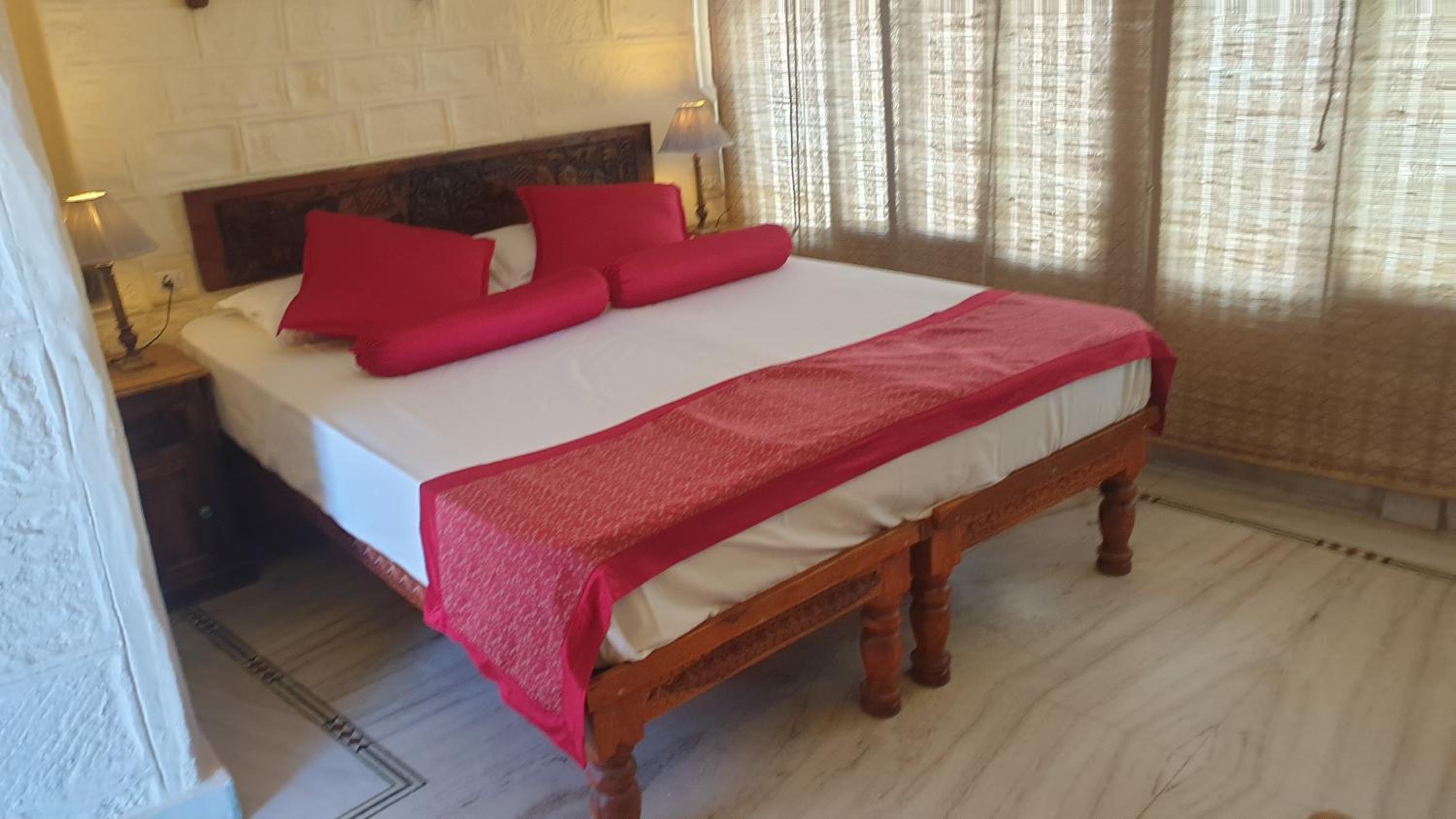 Junior Suite with Balcony - Photo 11