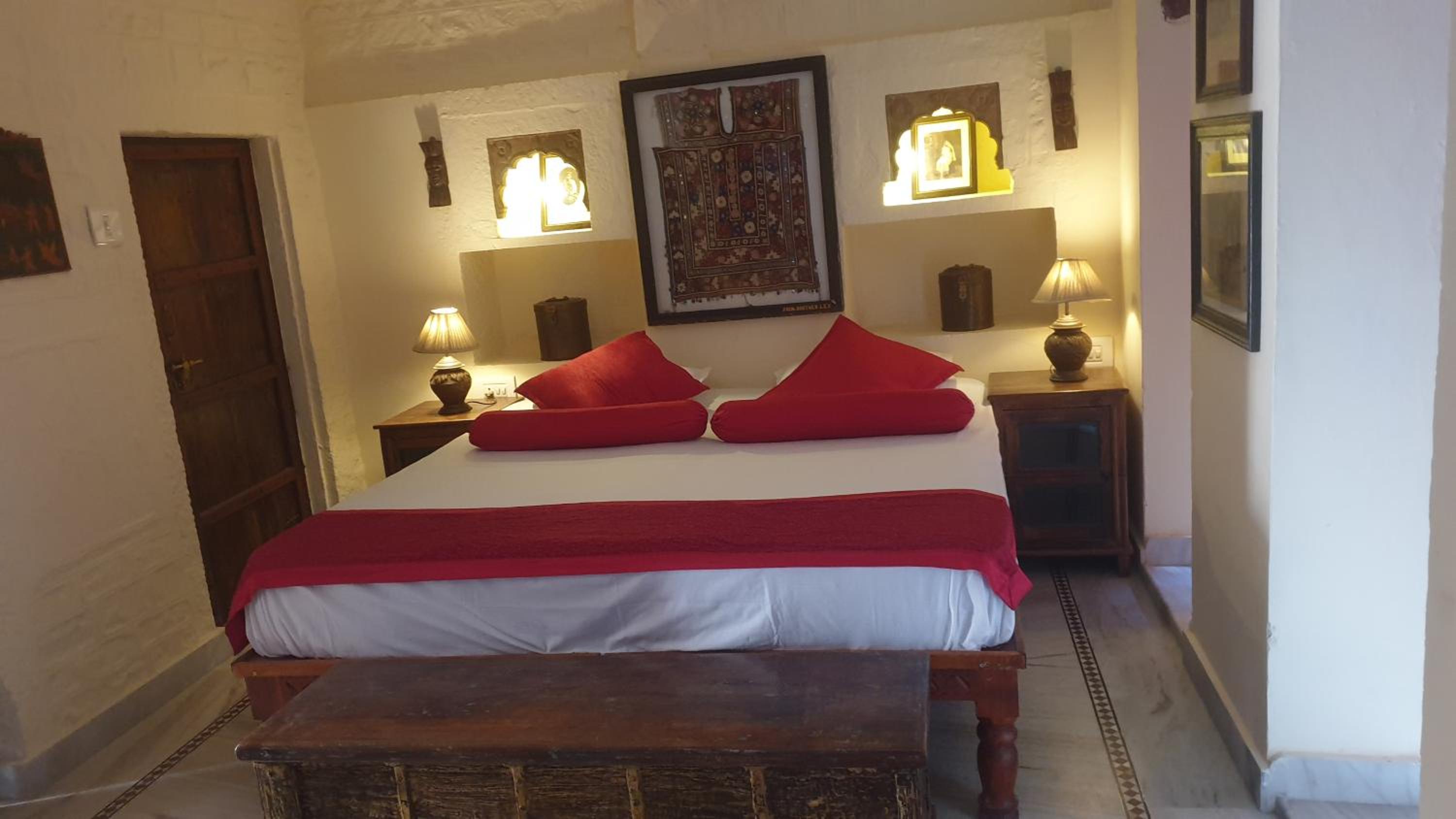 King Suite with Balcony - Photo 5