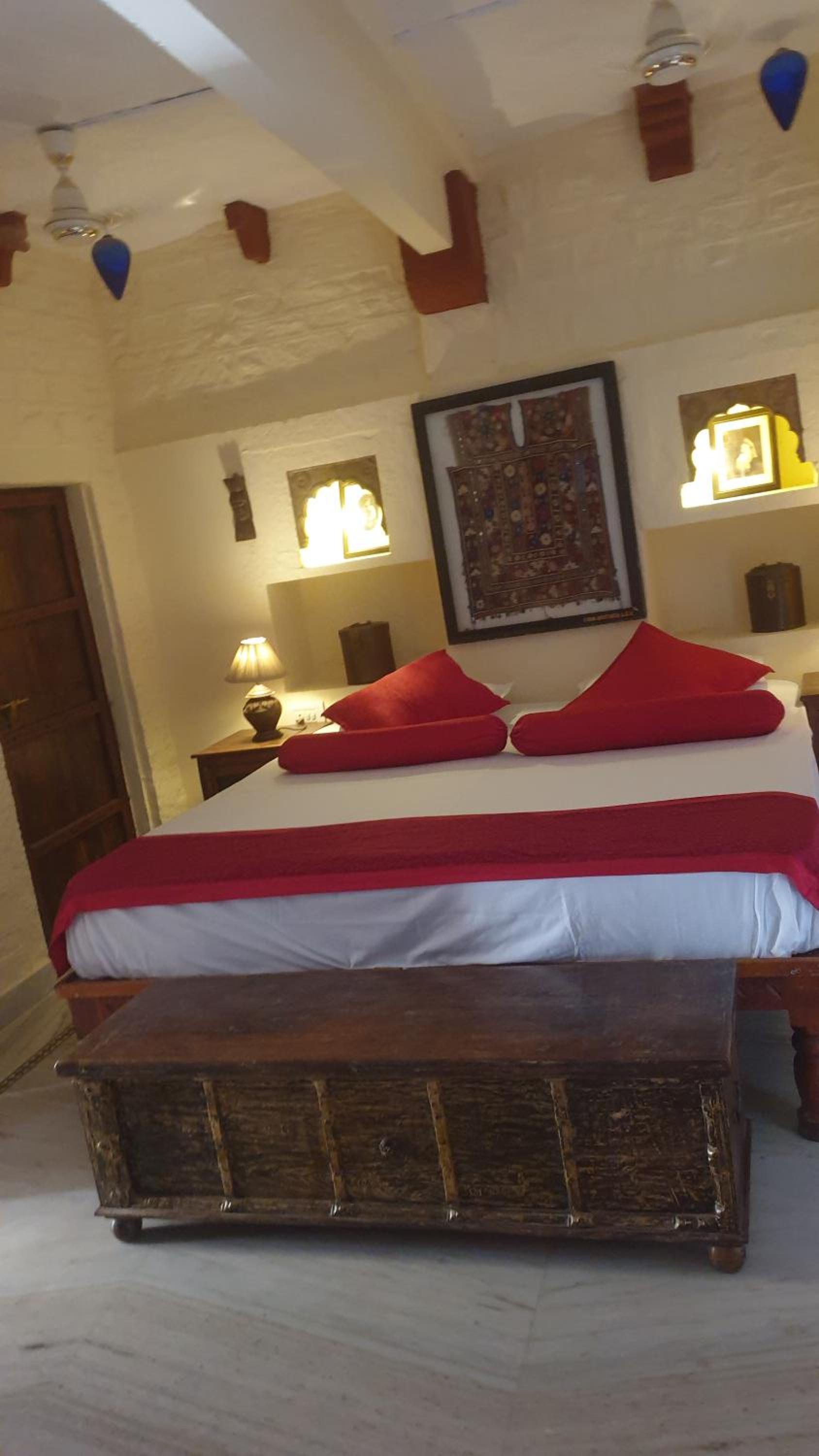 King Suite with Balcony - Photo 2